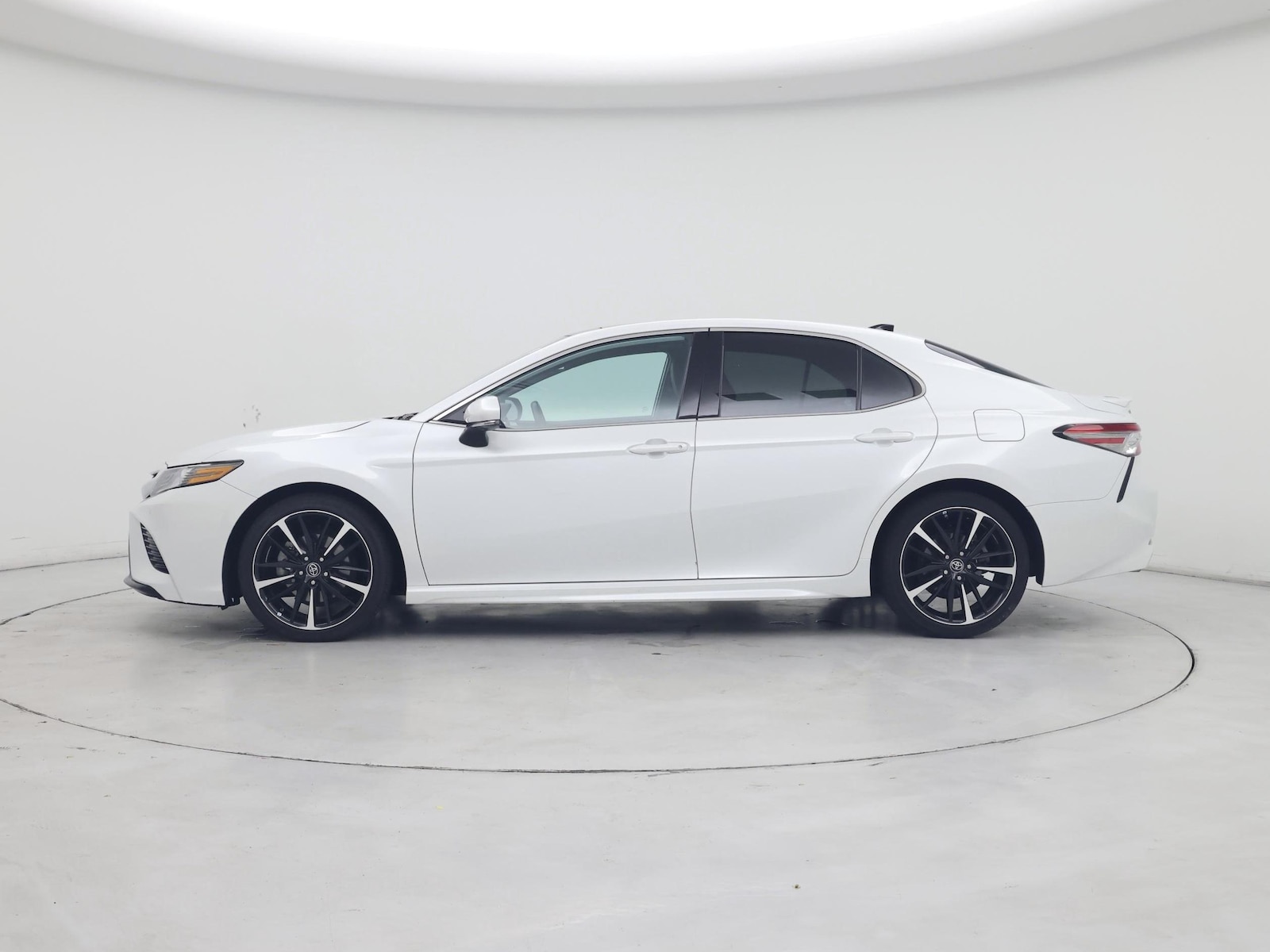 2019 Toyota Camry XSE - Photo 4
