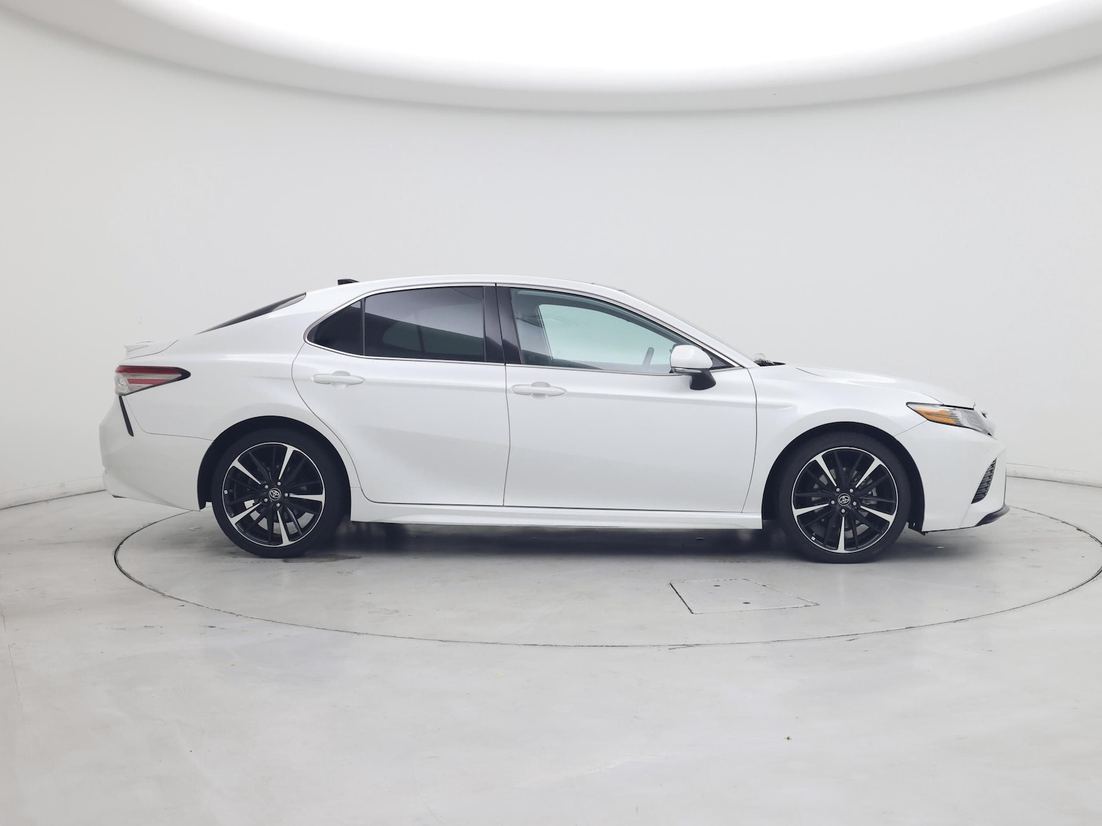 2019 Toyota Camry XSE - Photo 8