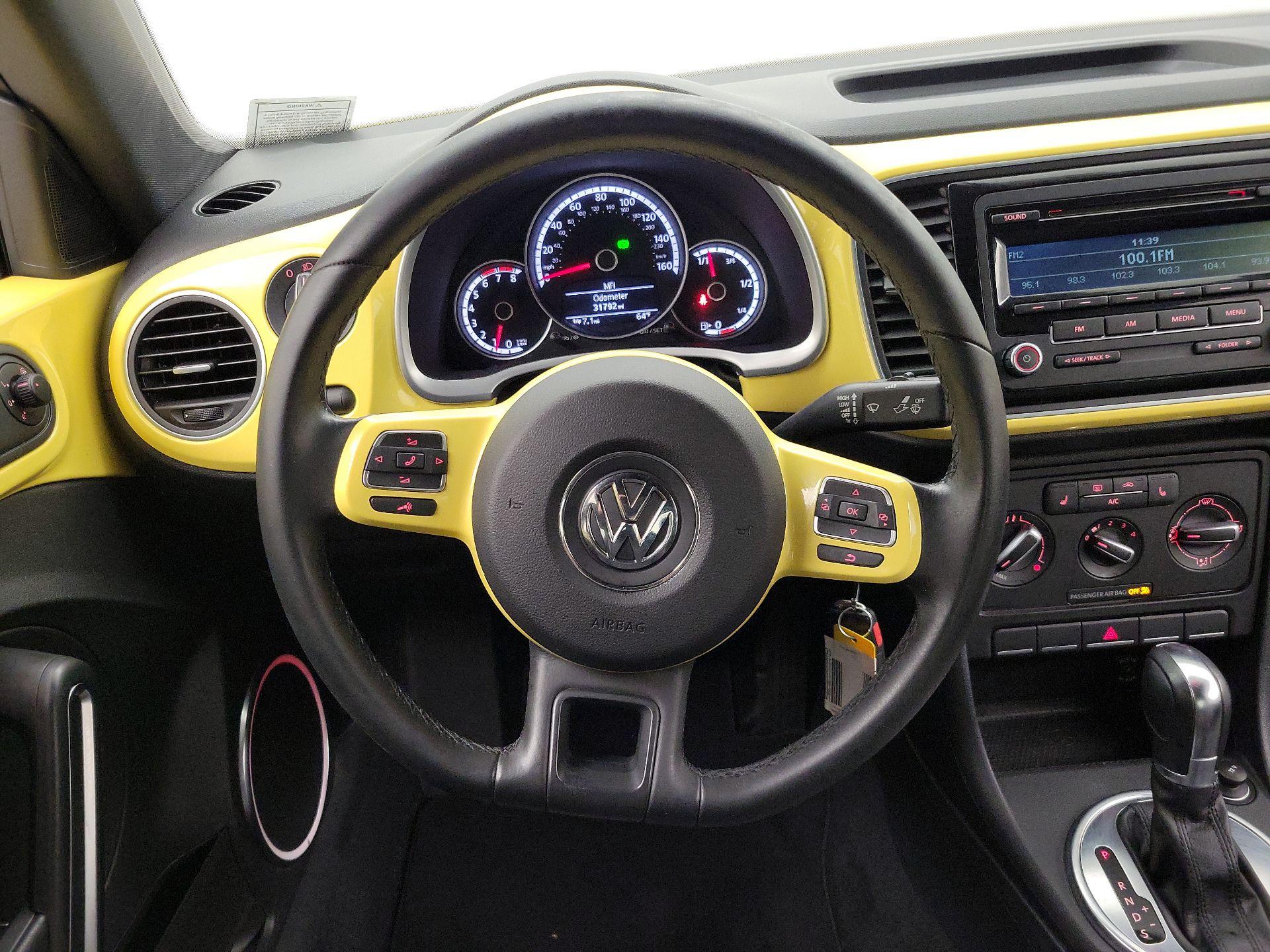 Thumbnail: 2014 Volkswagen Beetle - 10