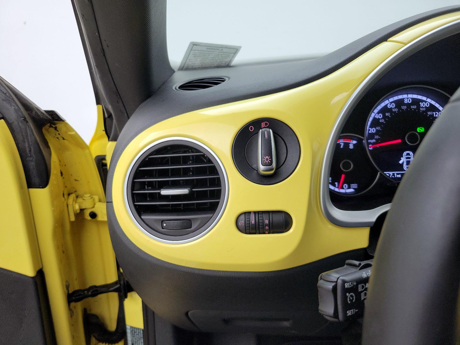 Thumbnail: 2014 Volkswagen Beetle - 13