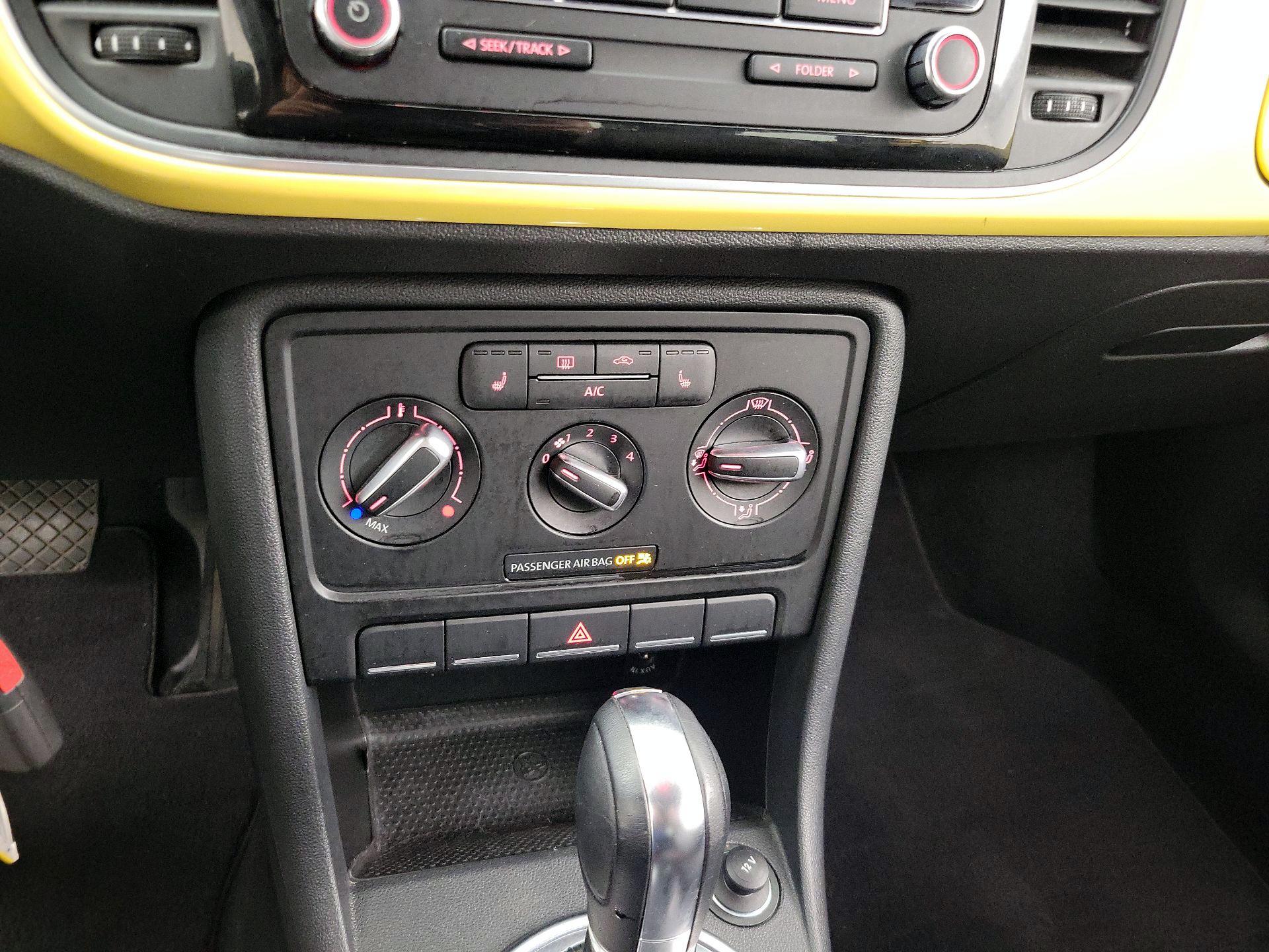 Thumbnail: 2014 Volkswagen Beetle - 15