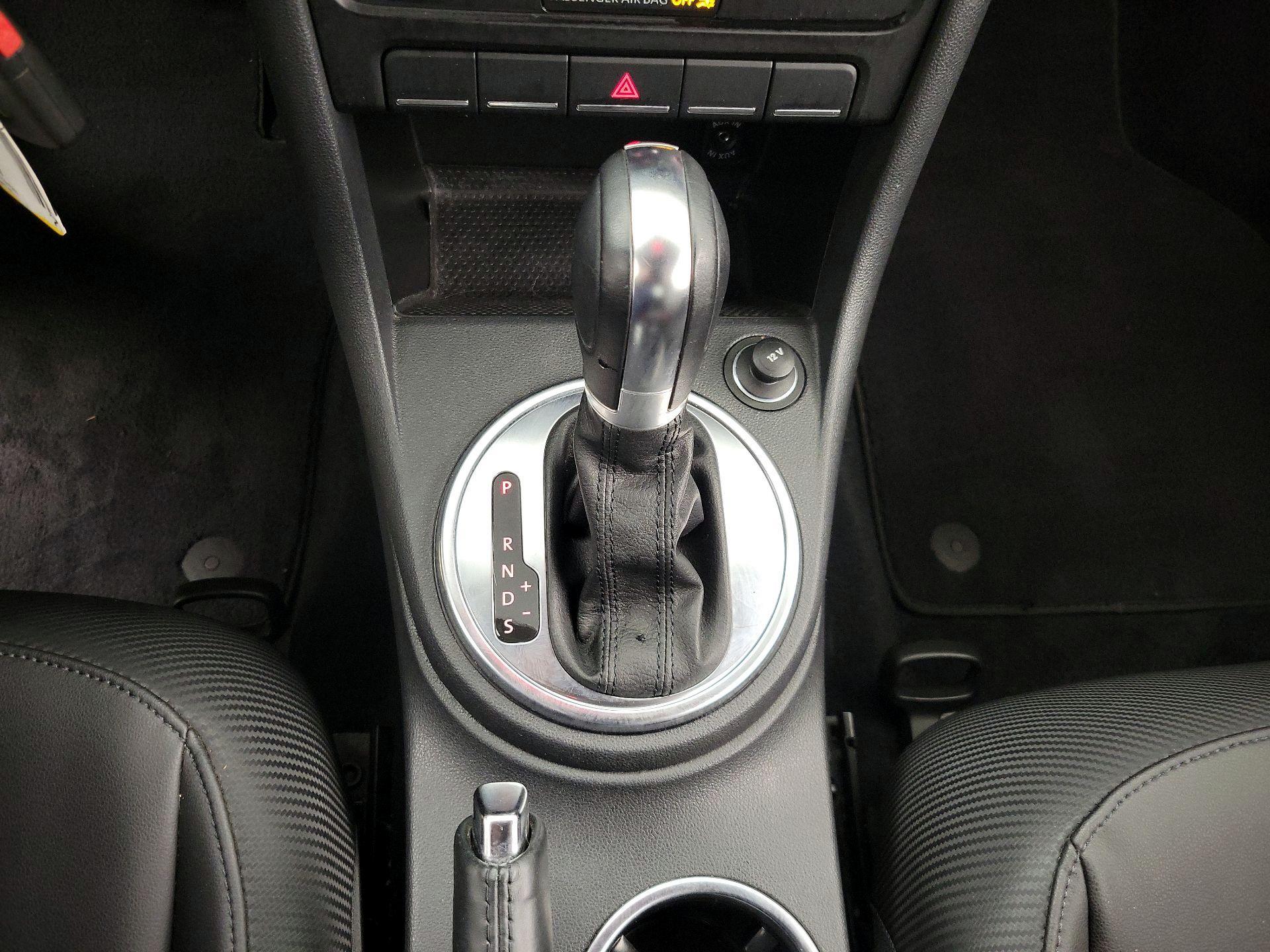 Thumbnail: 2014 Volkswagen Beetle - 16
