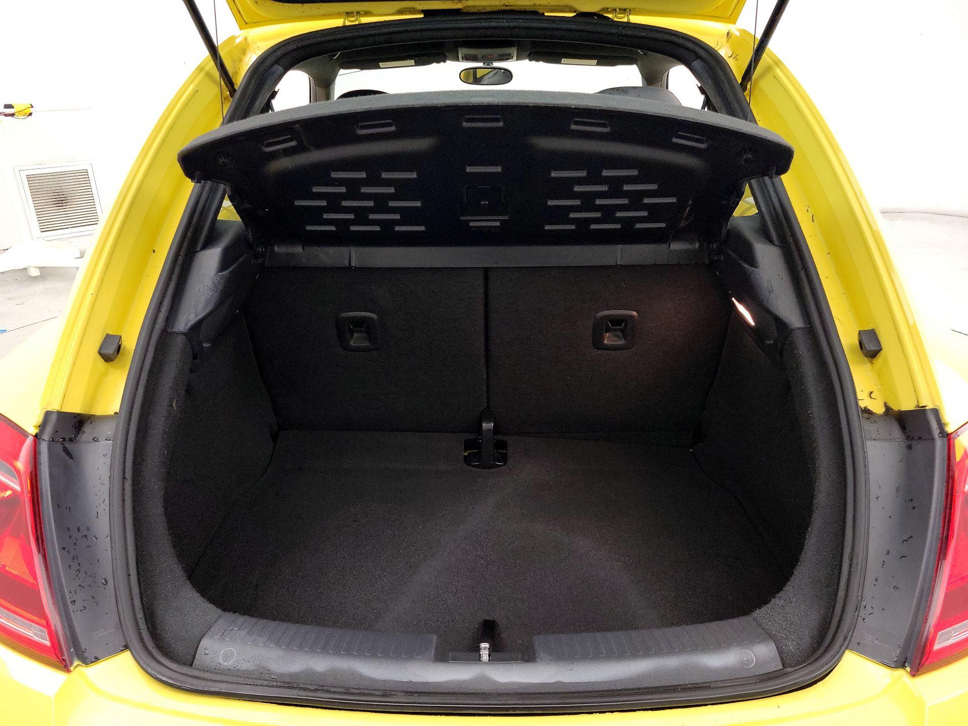 Thumbnail: 2014 Volkswagen Beetle - 19