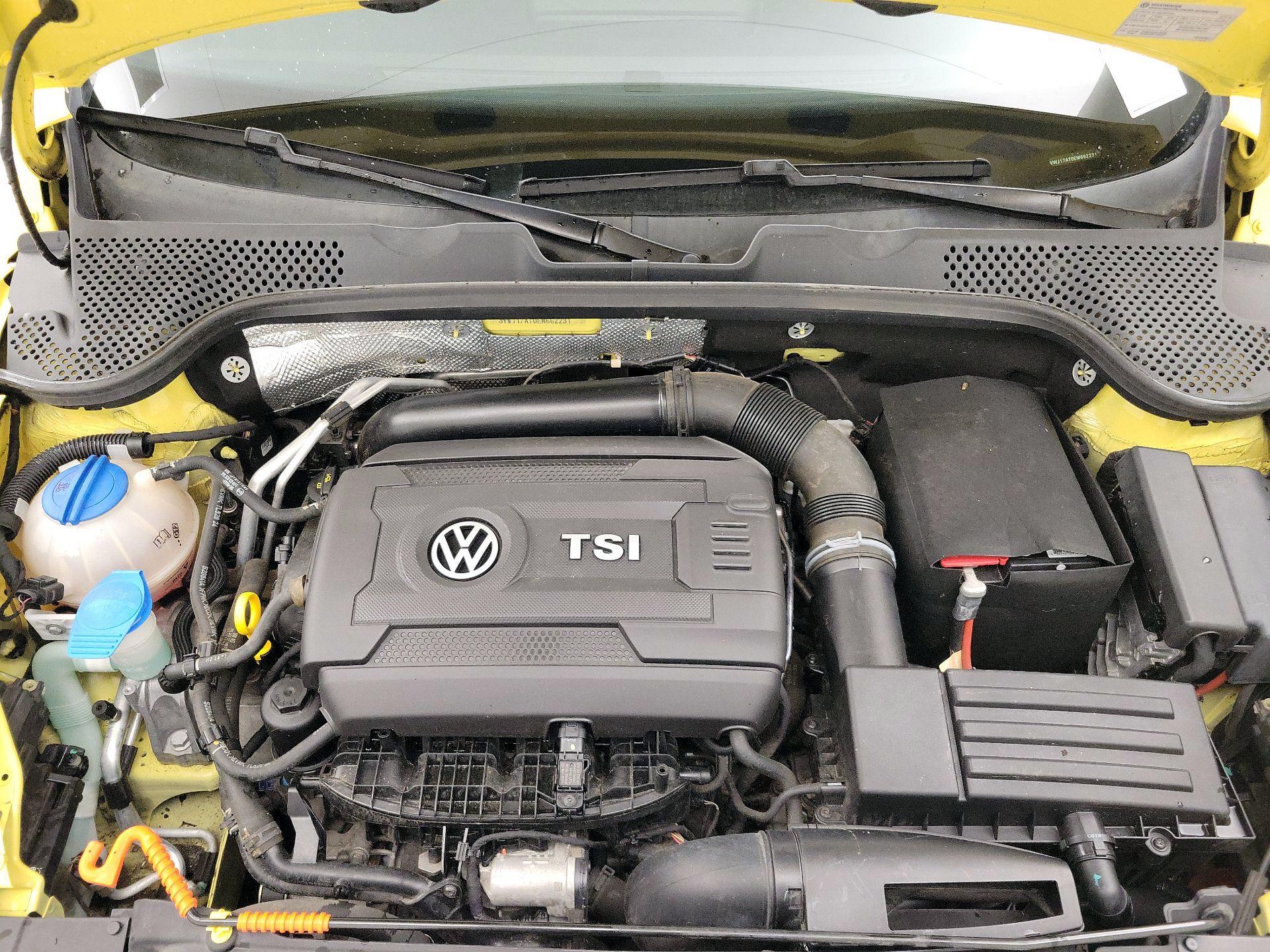 Thumbnail: 2014 Volkswagen Beetle - 20