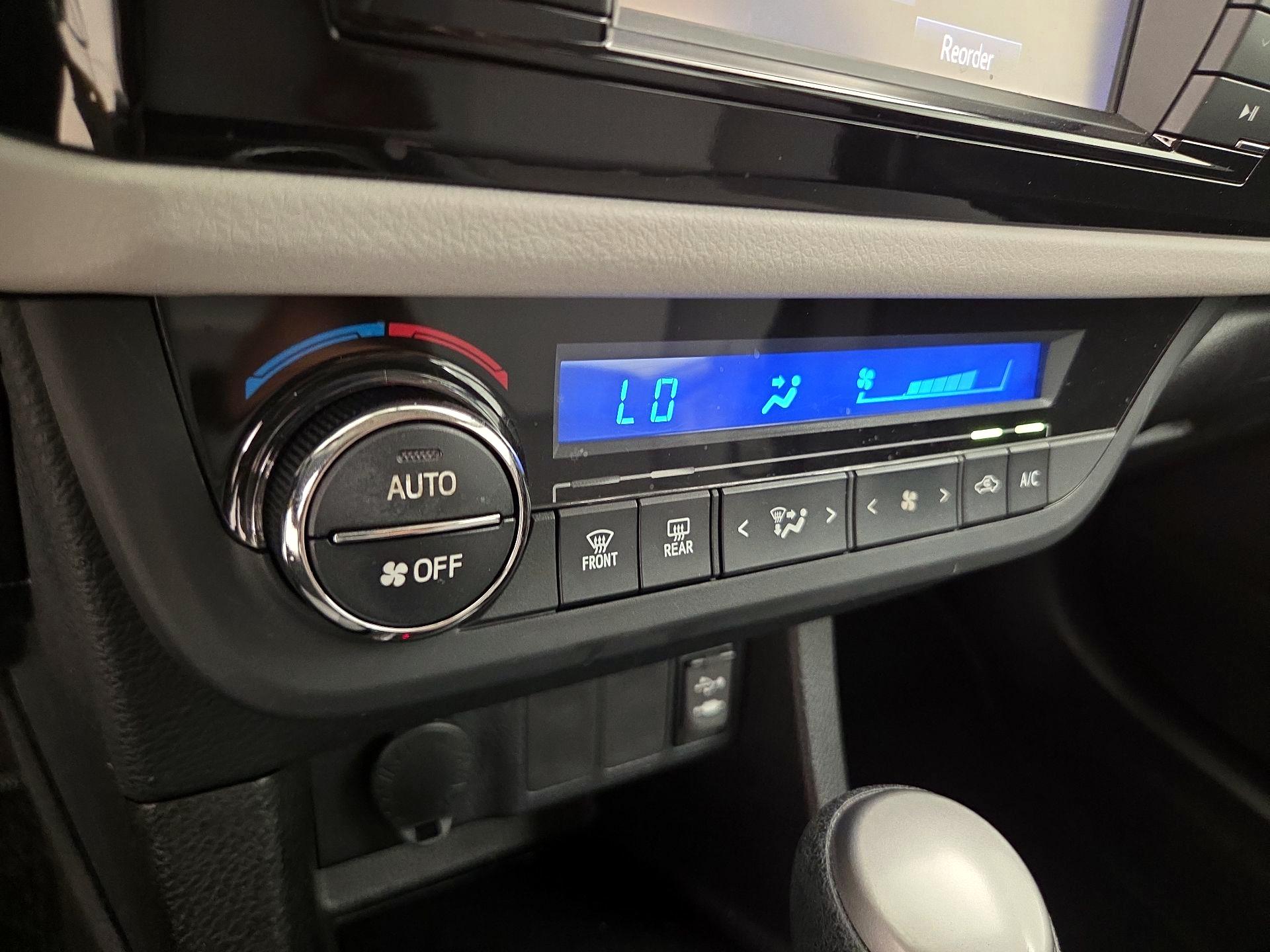 Thumbnail: 2014 Toyota Corolla - 16