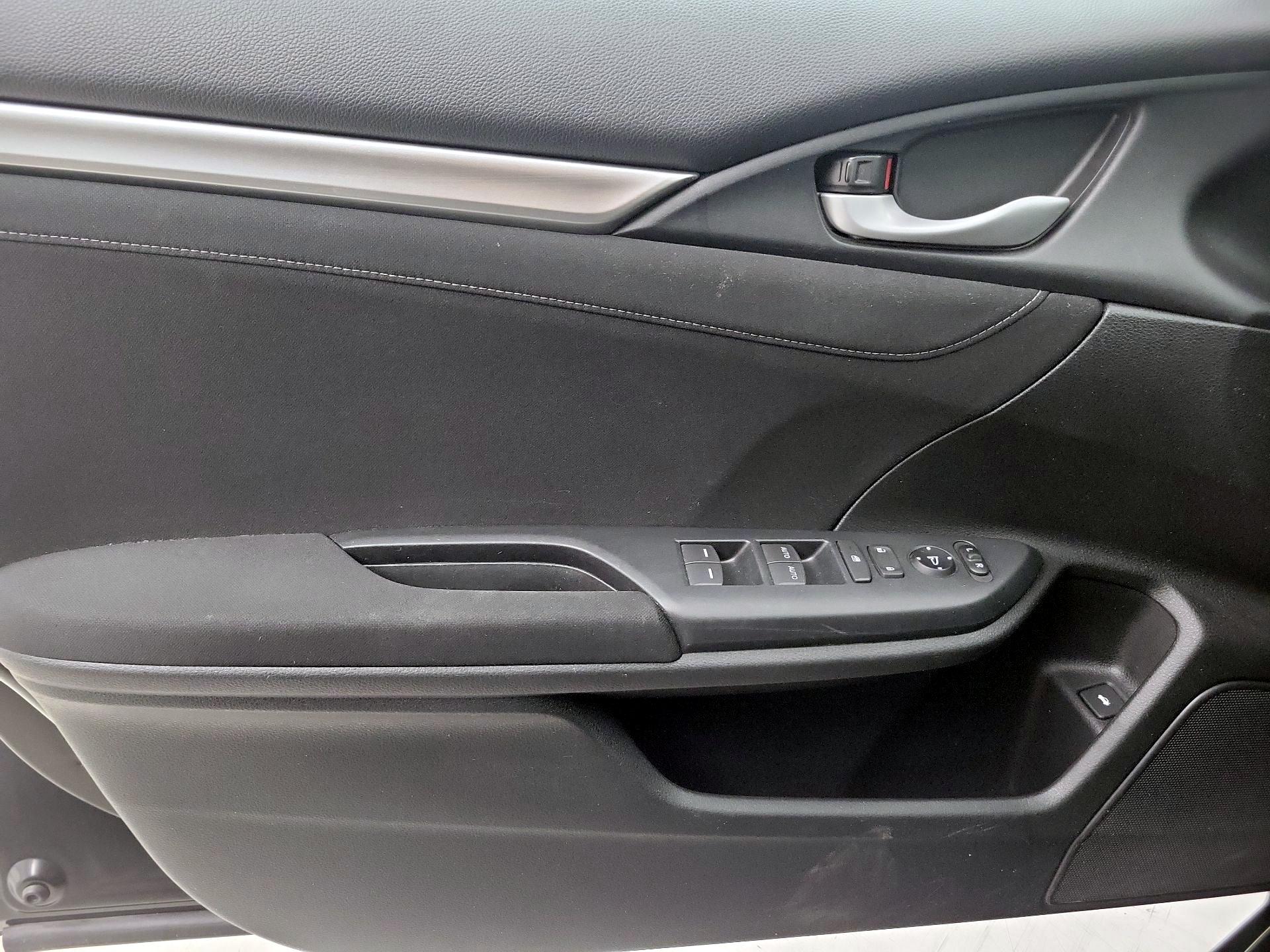 Thumbnail: 2016 Honda Civic - 12