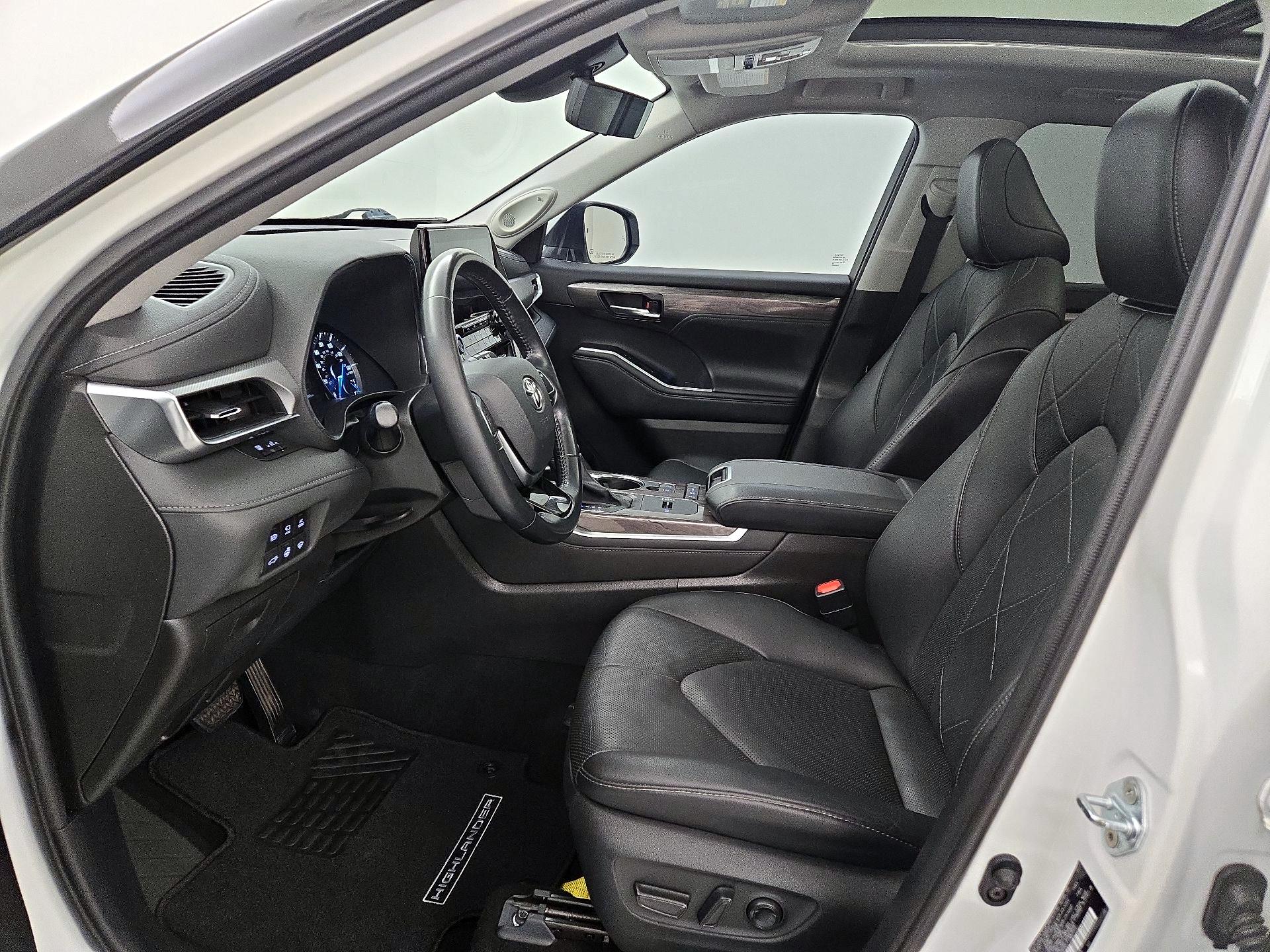 Thumbnail: 2021 Toyota Highlander - 11
