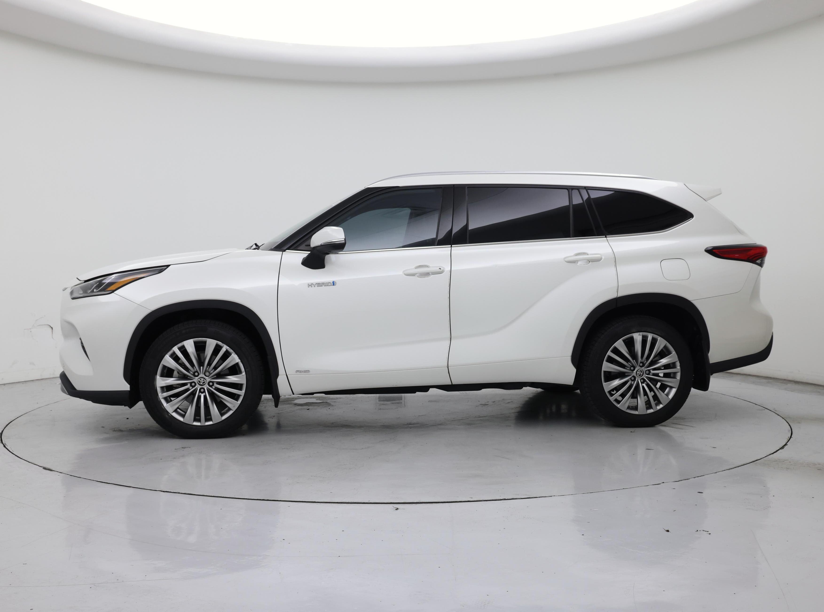Thumbnail: 2021 Toyota Highlander - 3