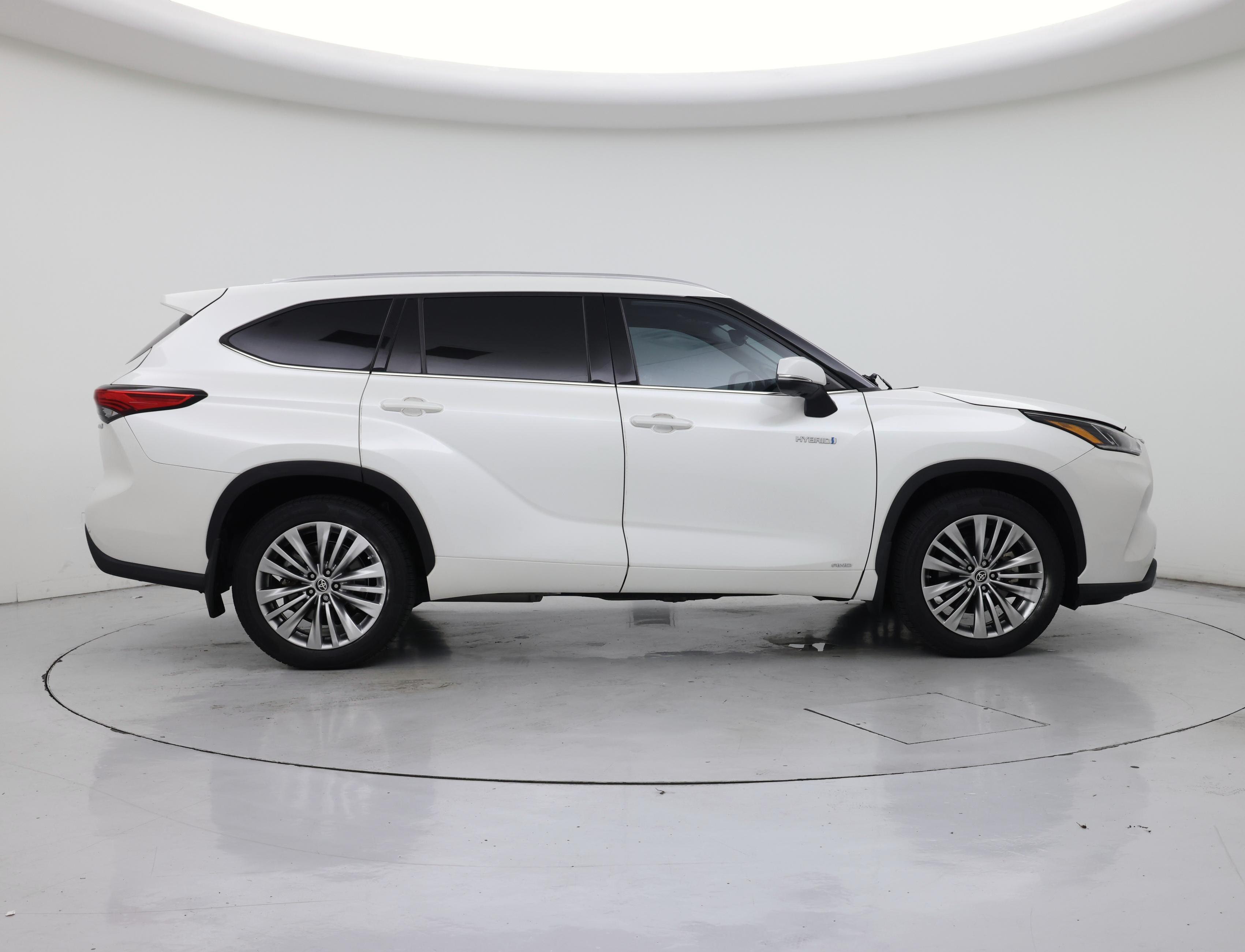 Thumbnail: 2021 Toyota Highlander - 7