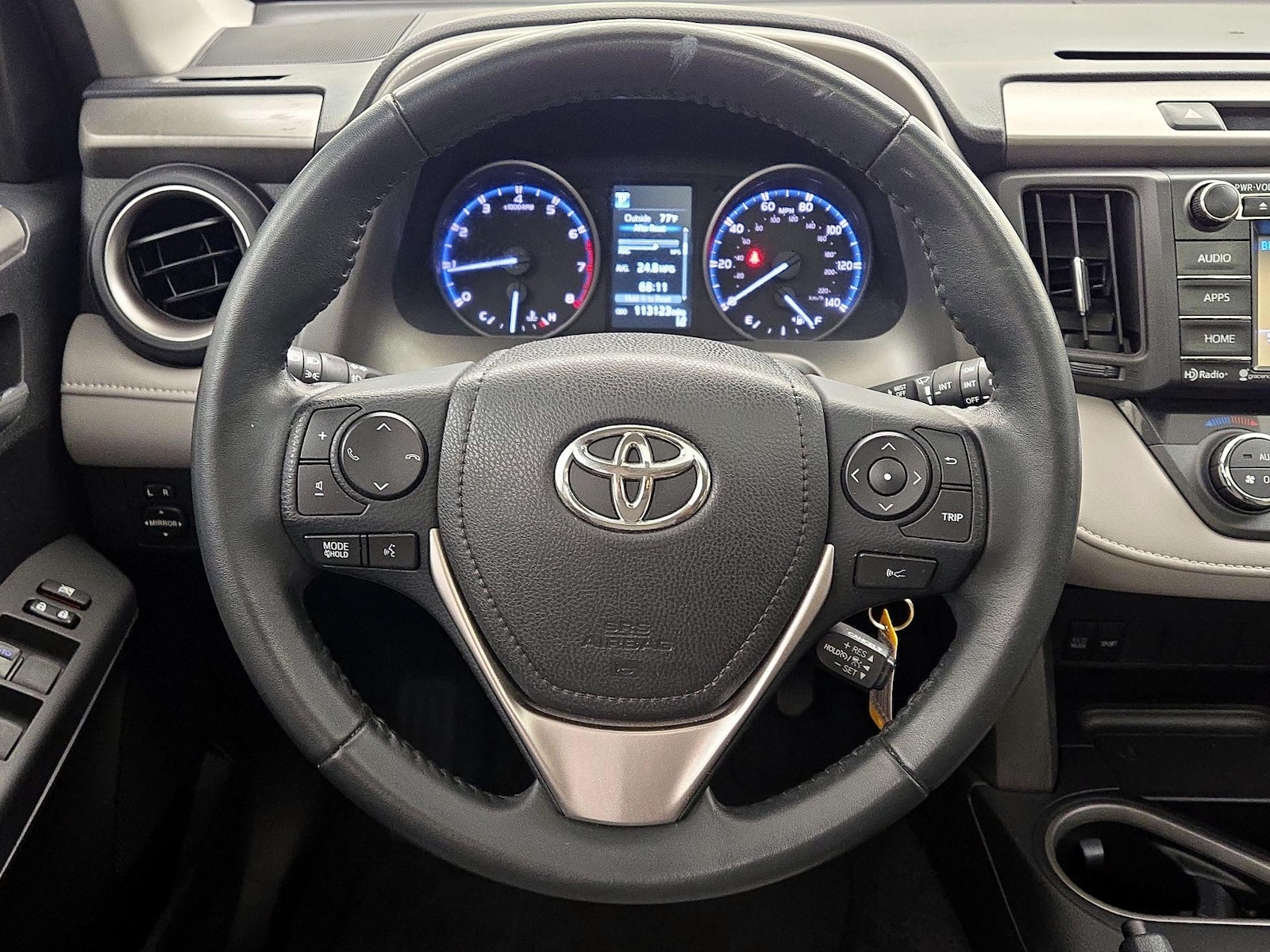 2017 Toyota RAV4 XLE - Photo 11