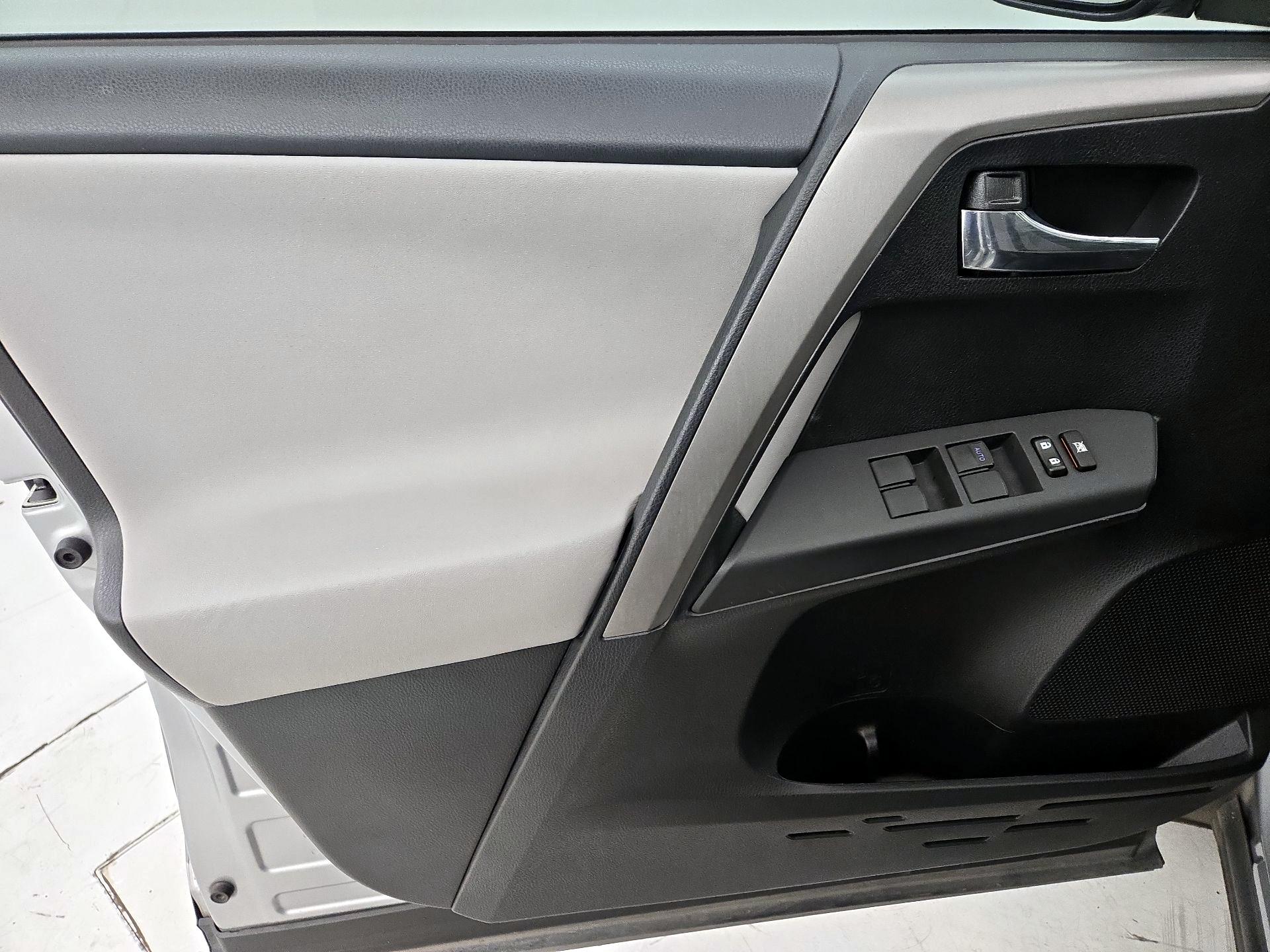 Thumbnail: 2017 Toyota RAV4 - 12