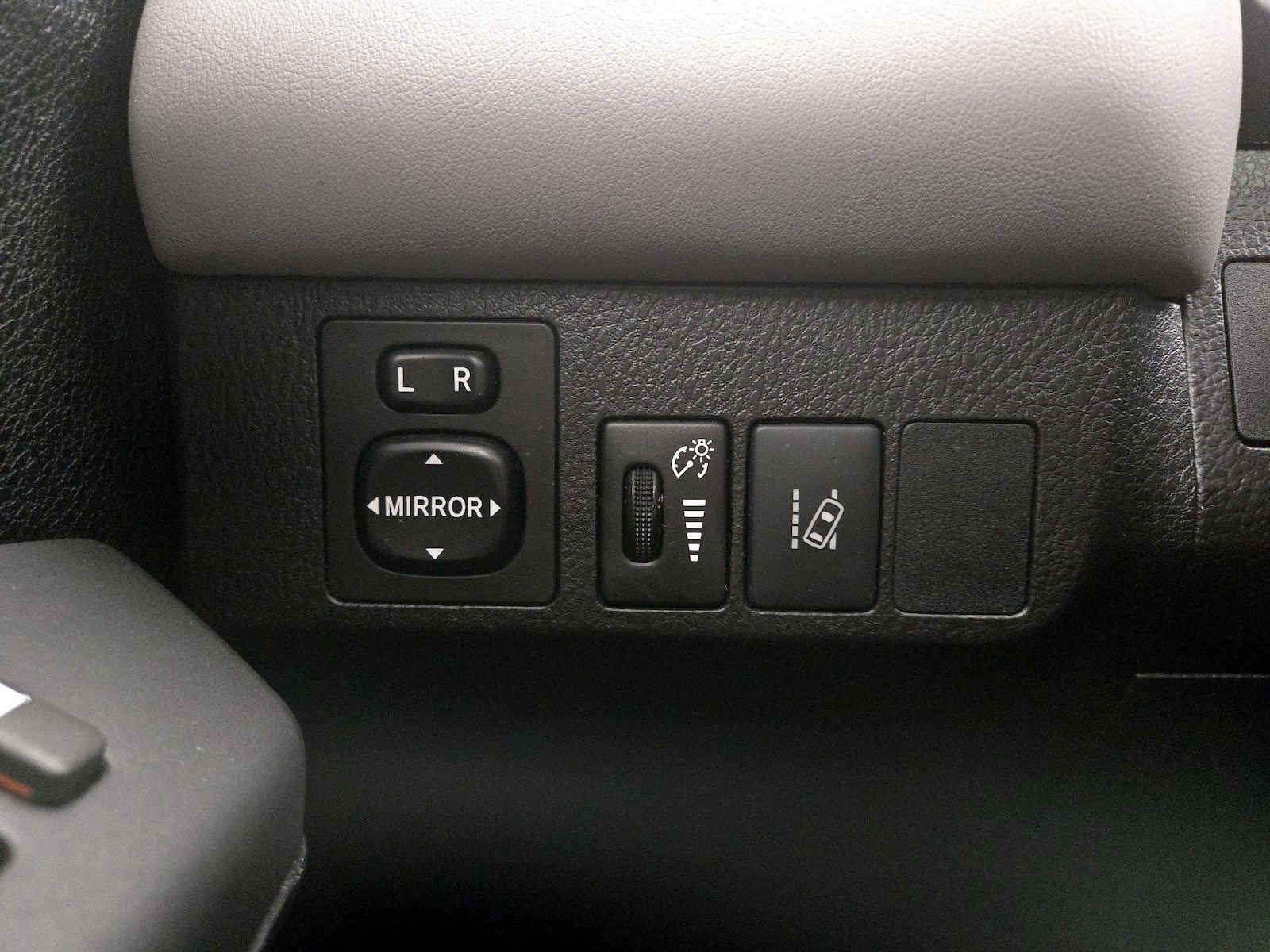 2017 Toyota RAV4 XLE - Photo 14