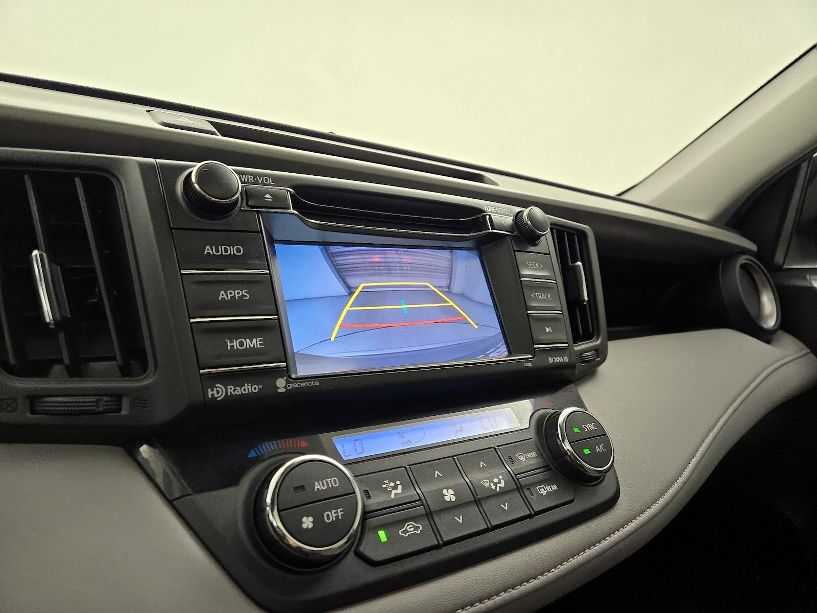 2017 Toyota RAV4 XLE - Photo 15