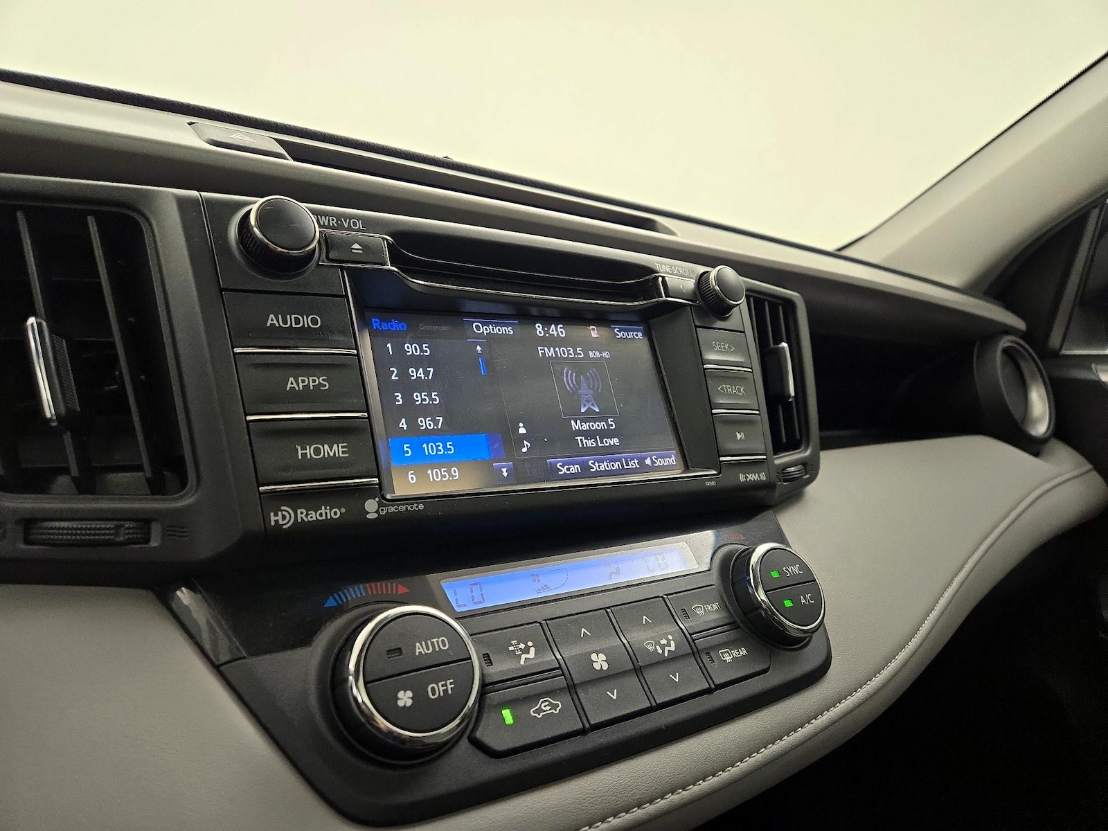 2017 Toyota RAV4 XLE - Photo 16
