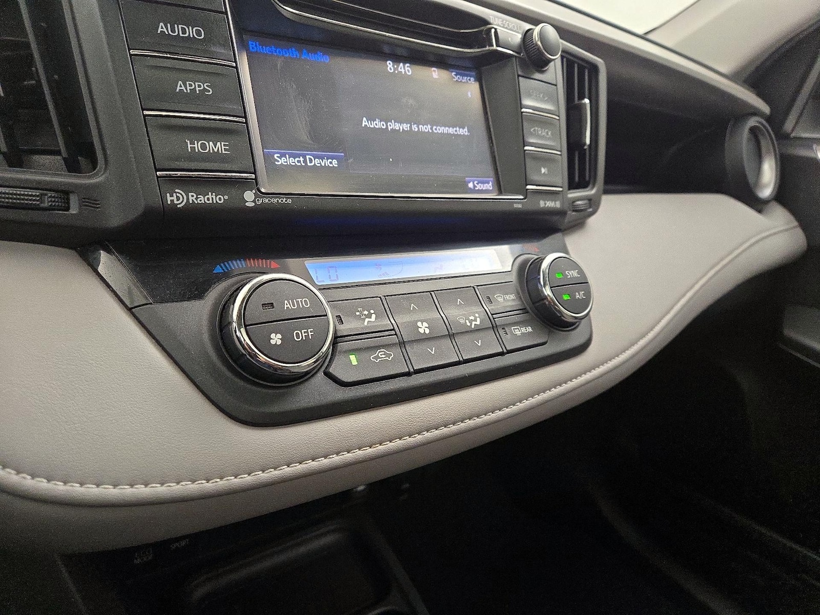 2017 Toyota RAV4 XLE - Photo 17