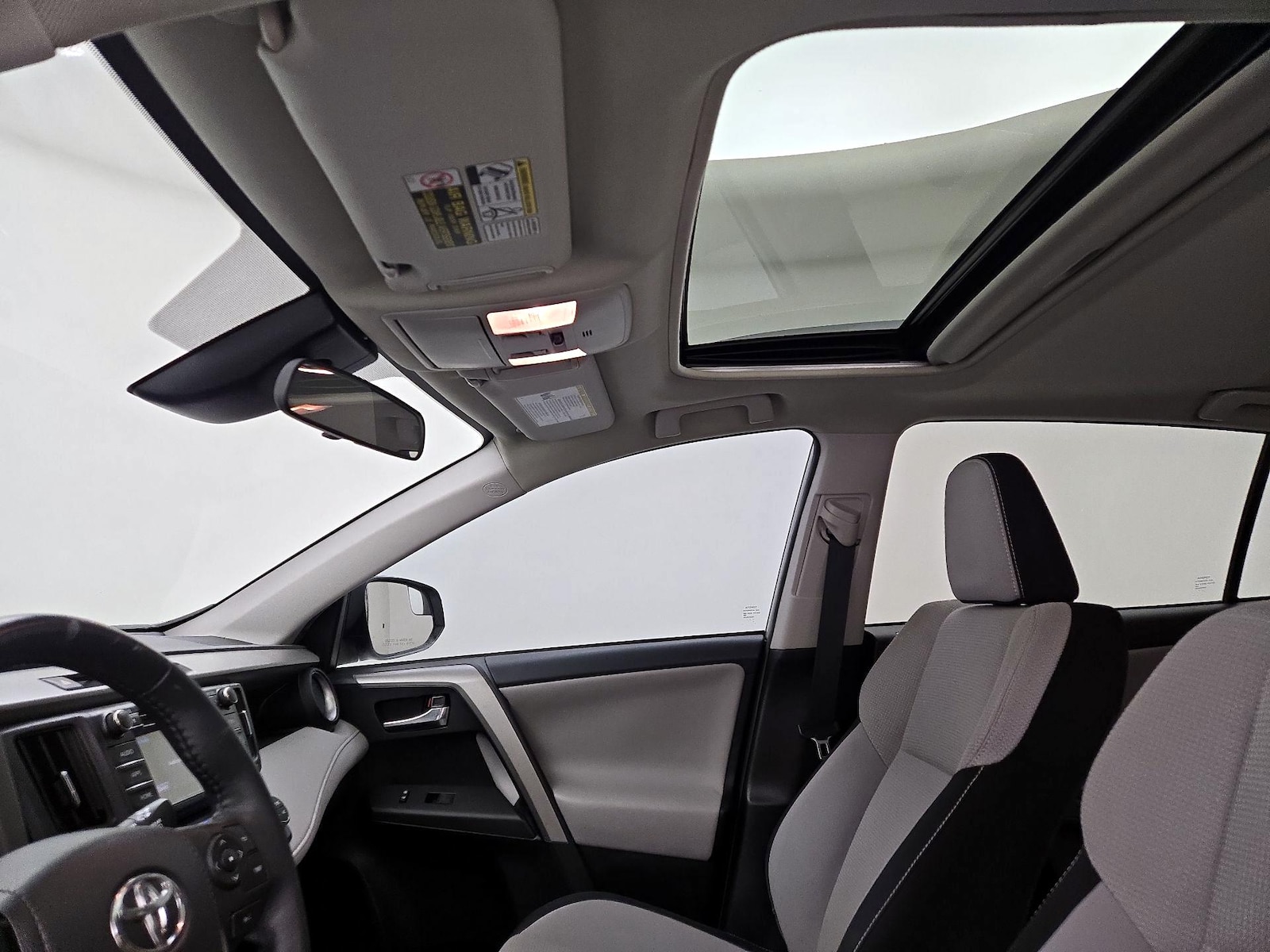 2017 Toyota RAV4 XLE - Photo 20