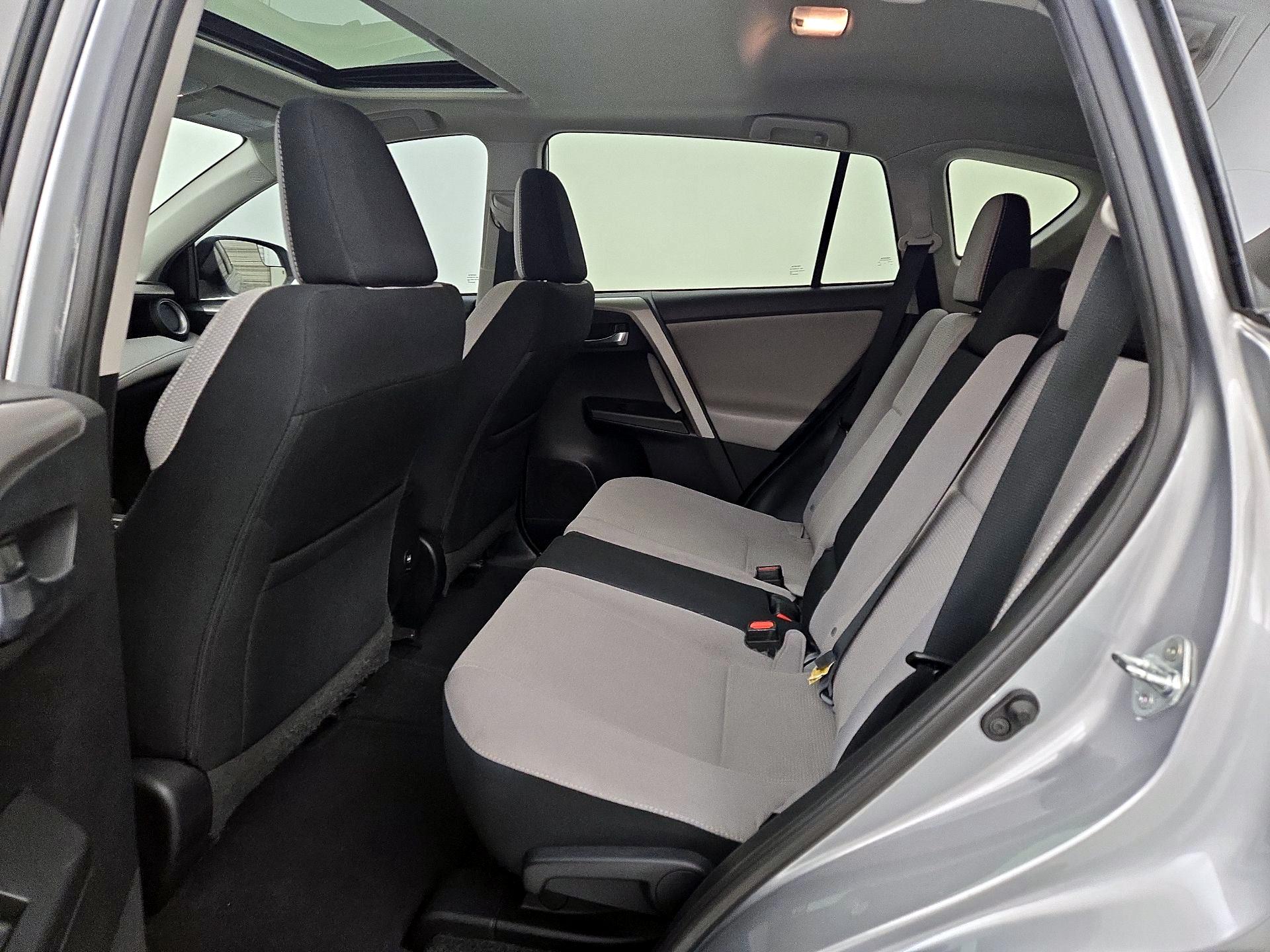 Thumbnail: 2017 Toyota RAV4 - 20