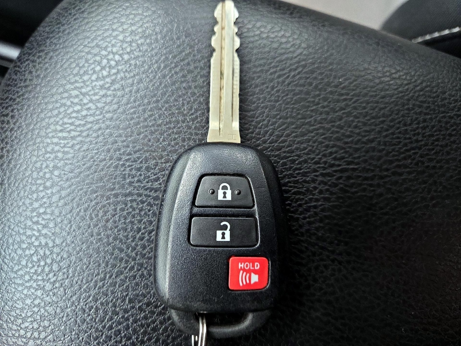 2017 Toyota RAV4 XLE - Photo 24