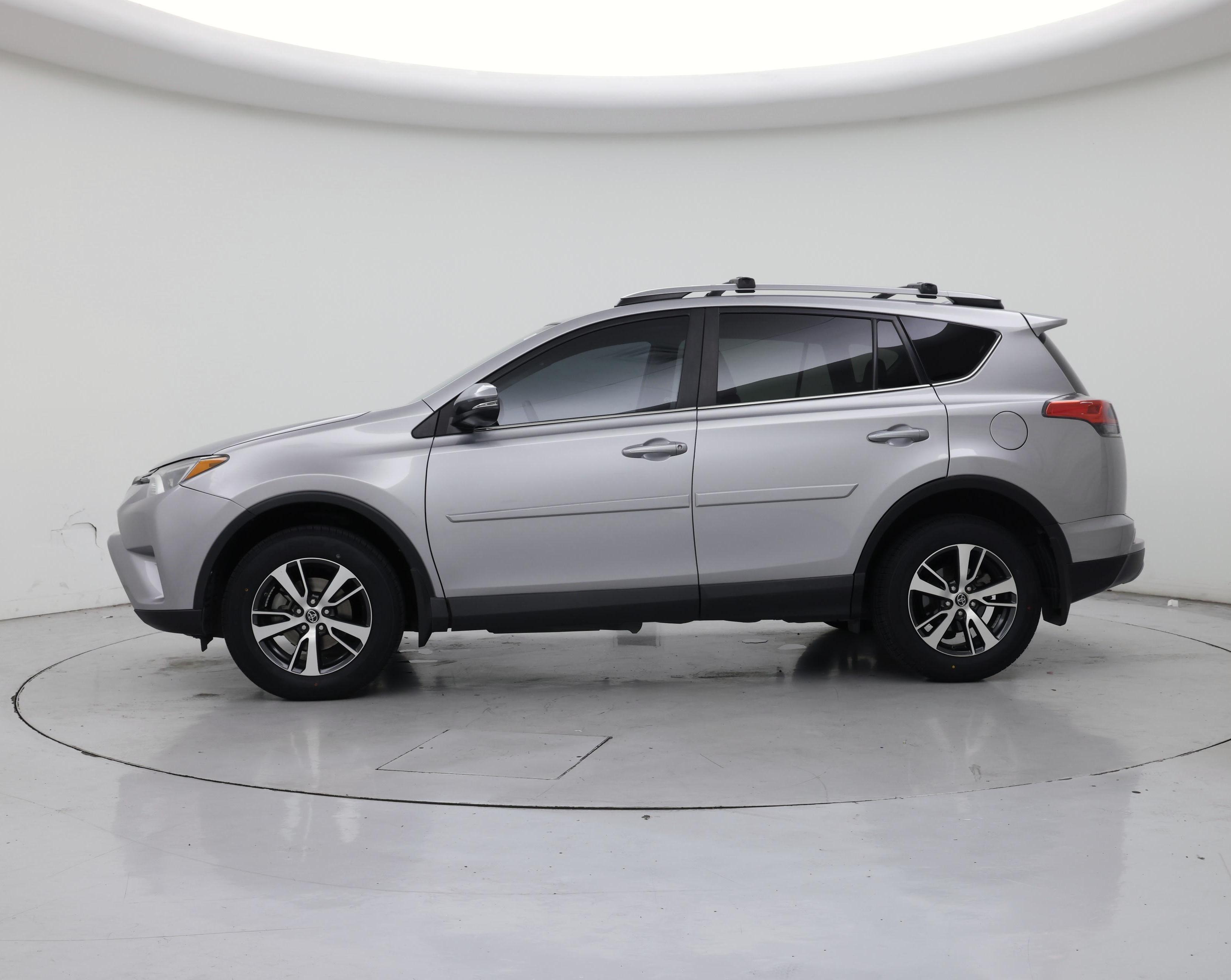Thumbnail: 2017 Toyota RAV4 - 3