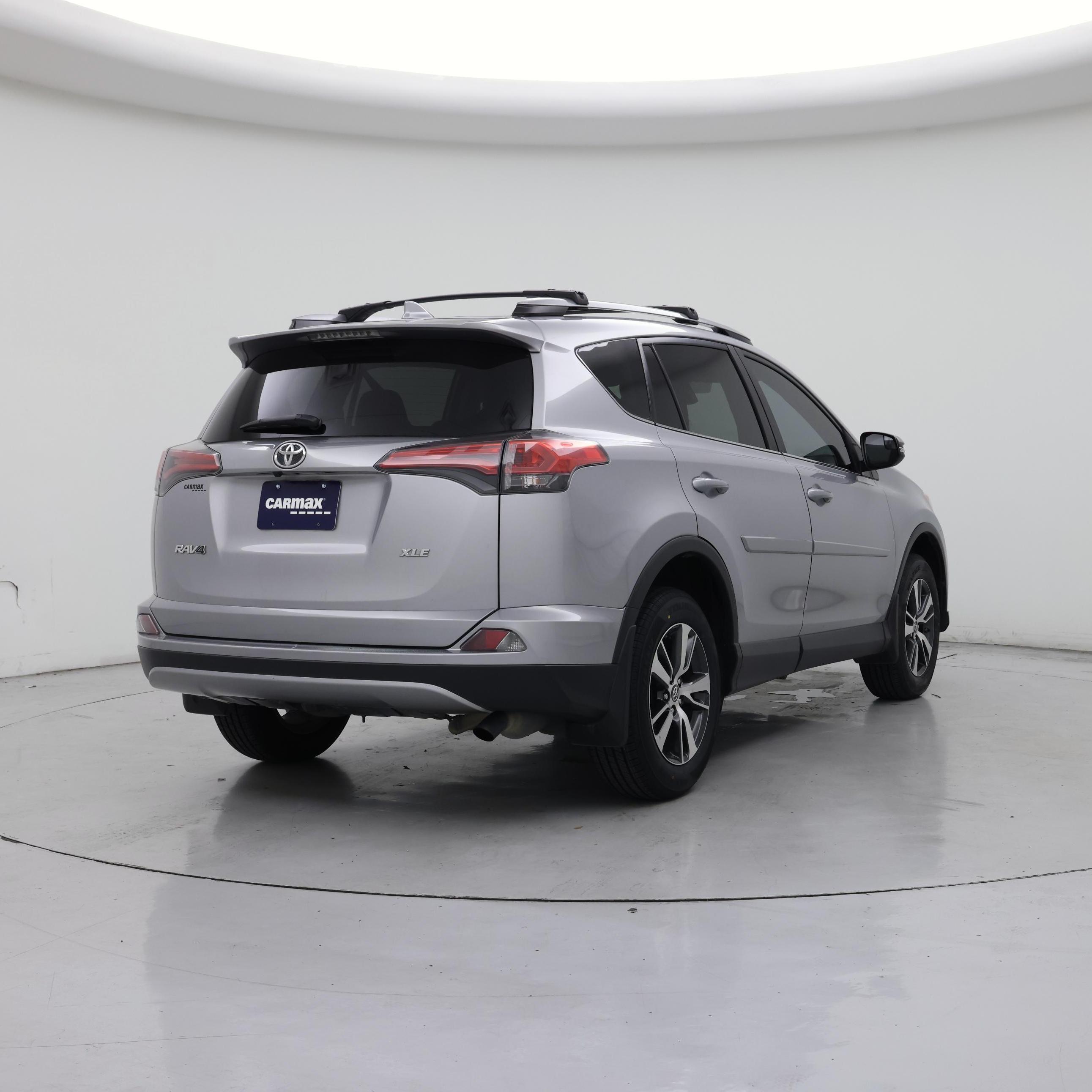 Thumbnail: 2017 Toyota RAV4 - 8