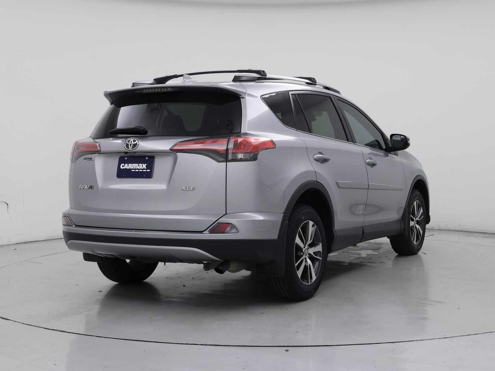 2017 Toyota RAV4 XLE - Photo 9