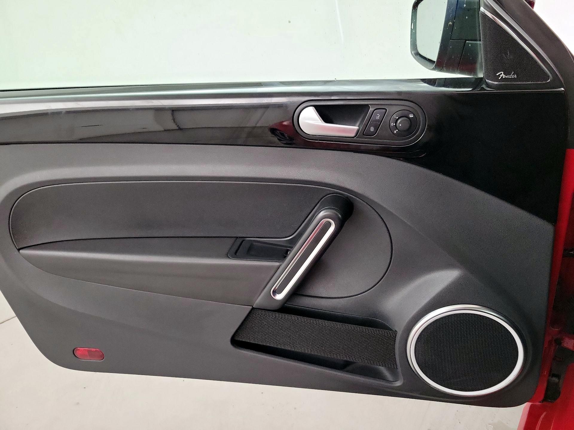 Thumbnail: 2014 Volkswagen Beetle - 10