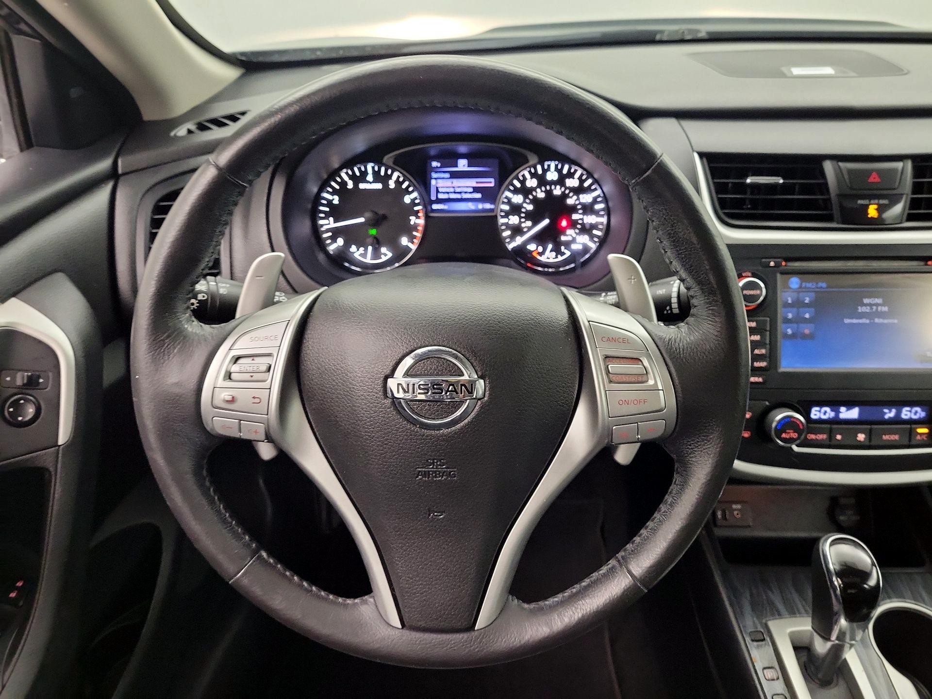 Thumbnail: 2016 Nissan Altima - 10