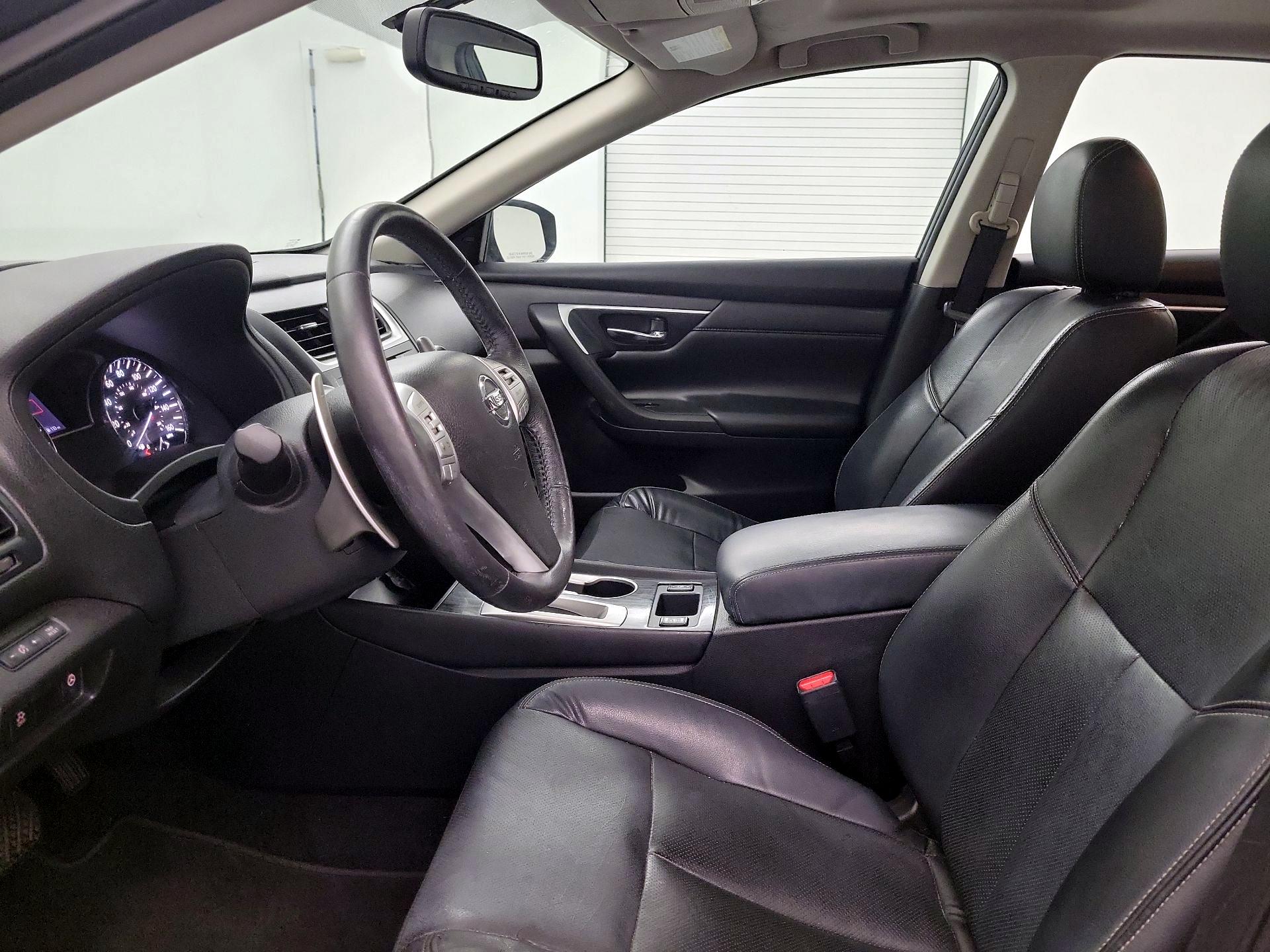 Thumbnail: 2016 Nissan Altima - 11