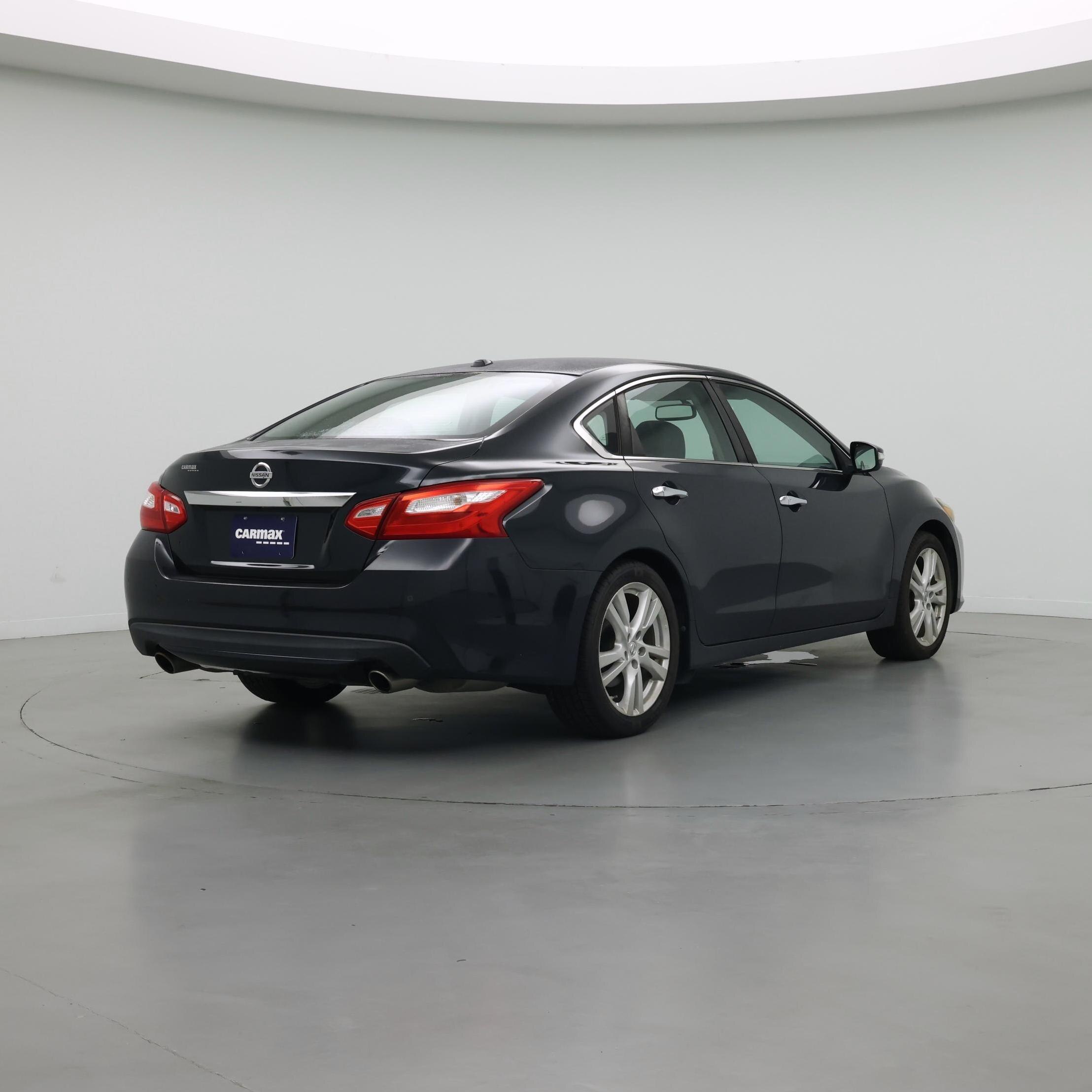 Thumbnail: 2016 Nissan Altima - 8