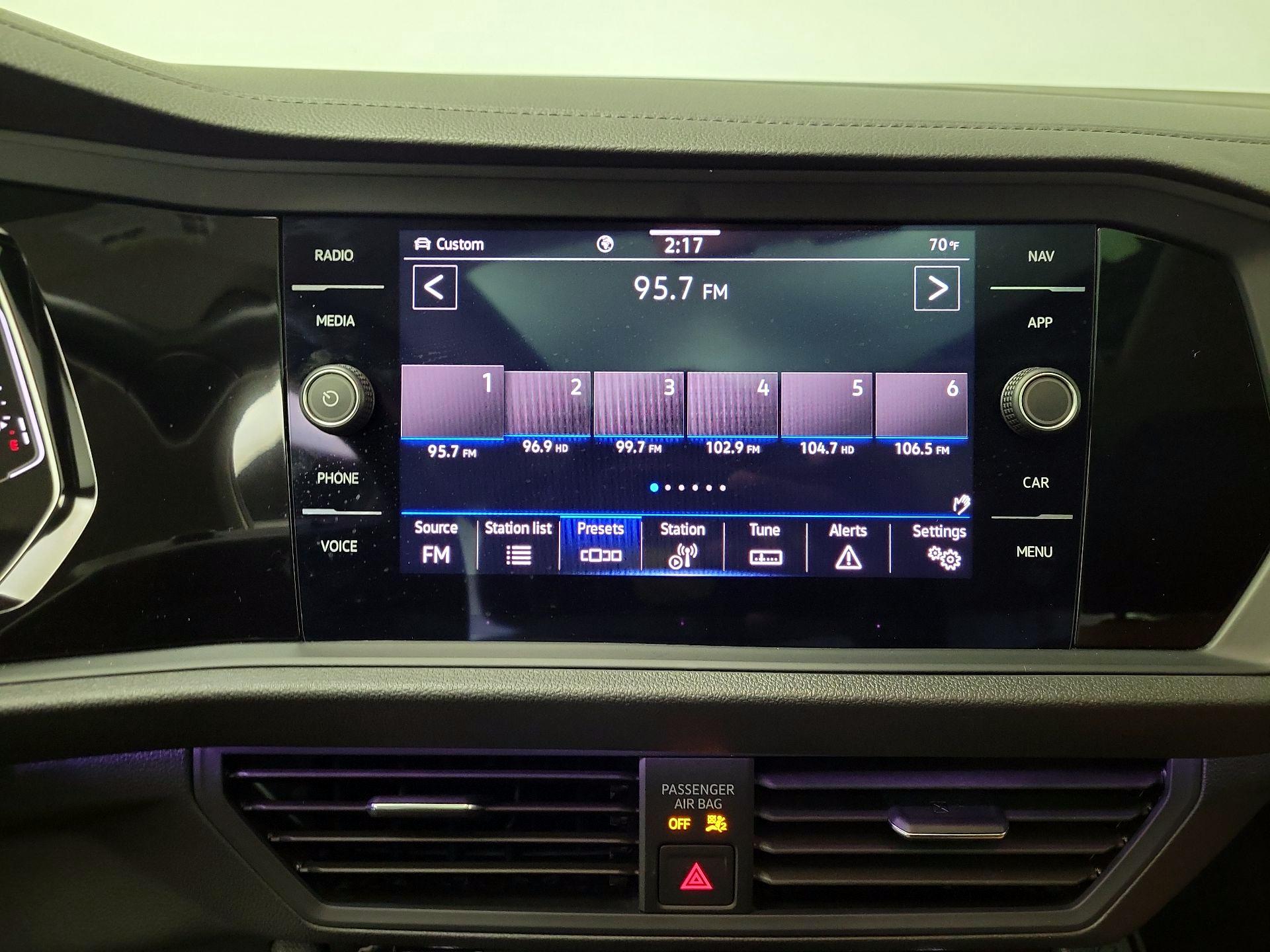 Thumbnail: 2024 Volkswagen Jetta - 16
