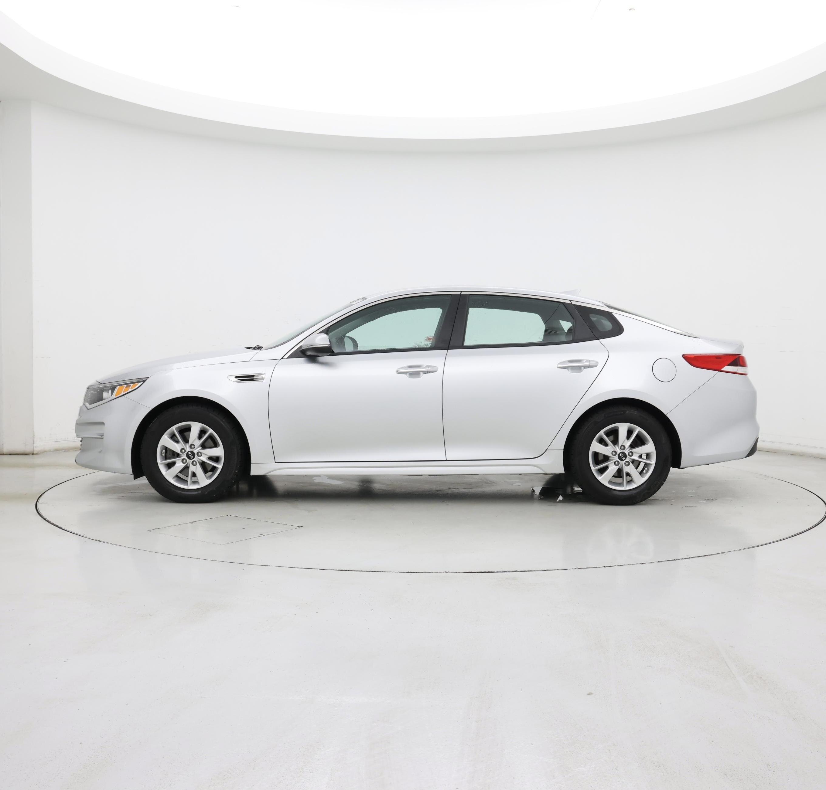 Thumbnail: 2018 Kia Optima - 3