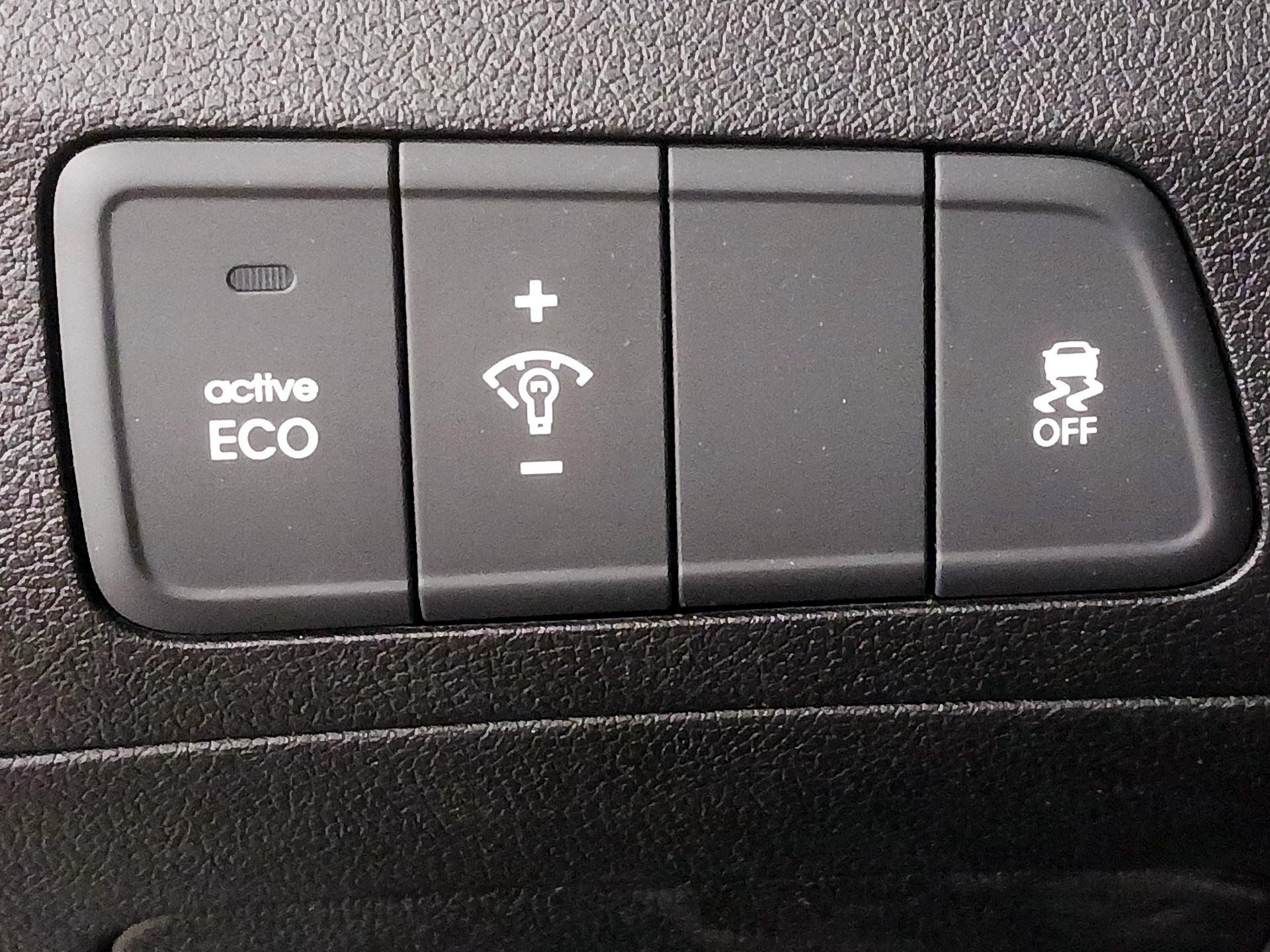 Thumbnail: 2015 Hyundai Elantra - 13