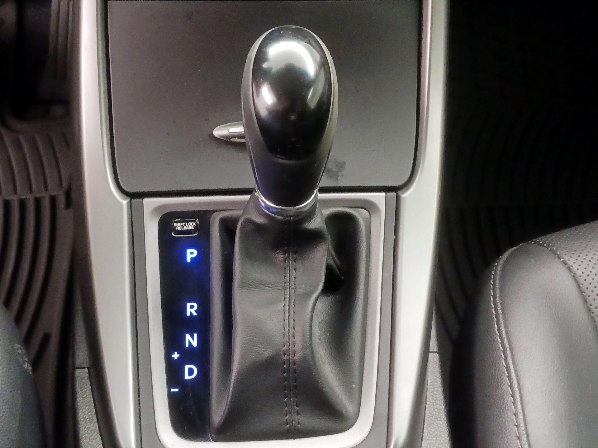 Thumbnail: 2015 Hyundai Elantra - 17