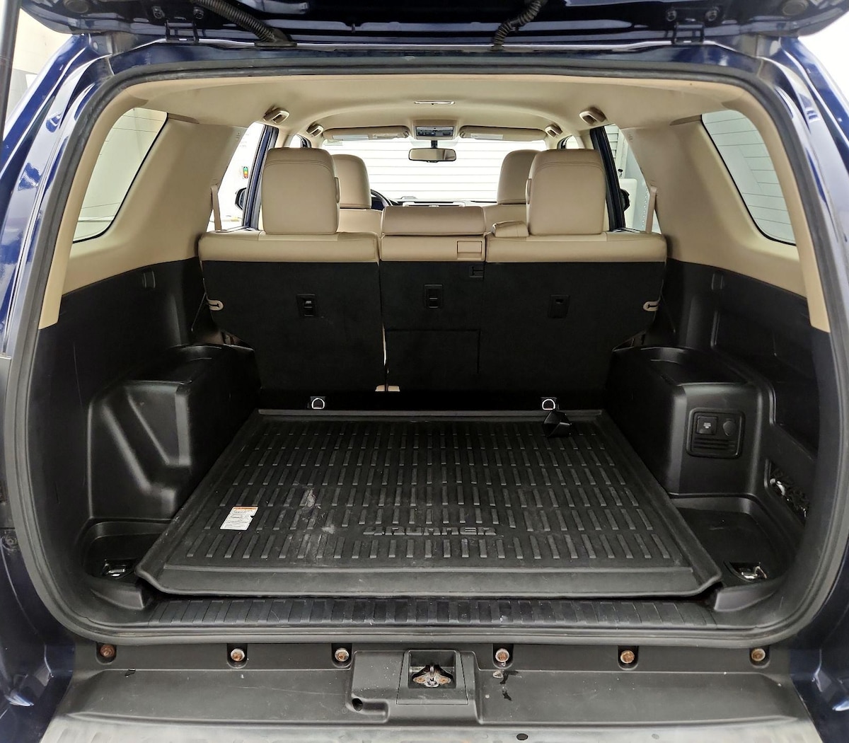 Trunk/Cargo (Seats Up)