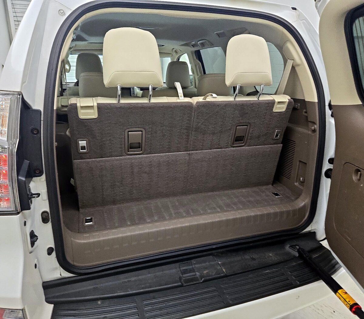 Trunk/Cargo (Seats Up)