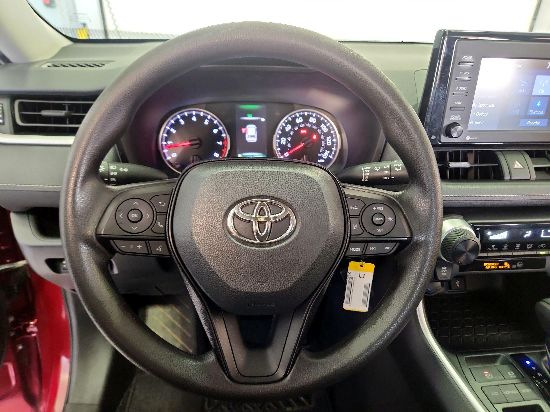 Thumbnail: 2020 Toyota RAV4 - 10