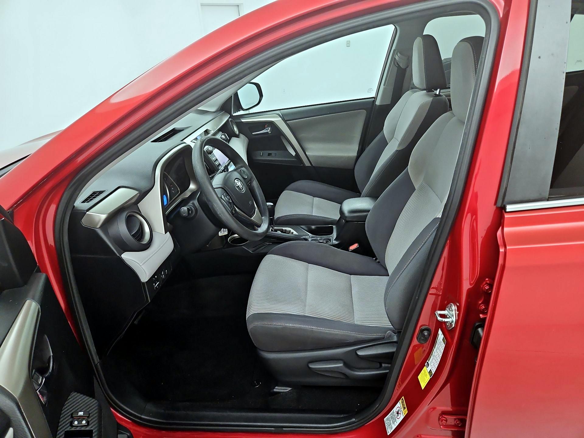 Thumbnail: 2015 Toyota RAV4 - 11