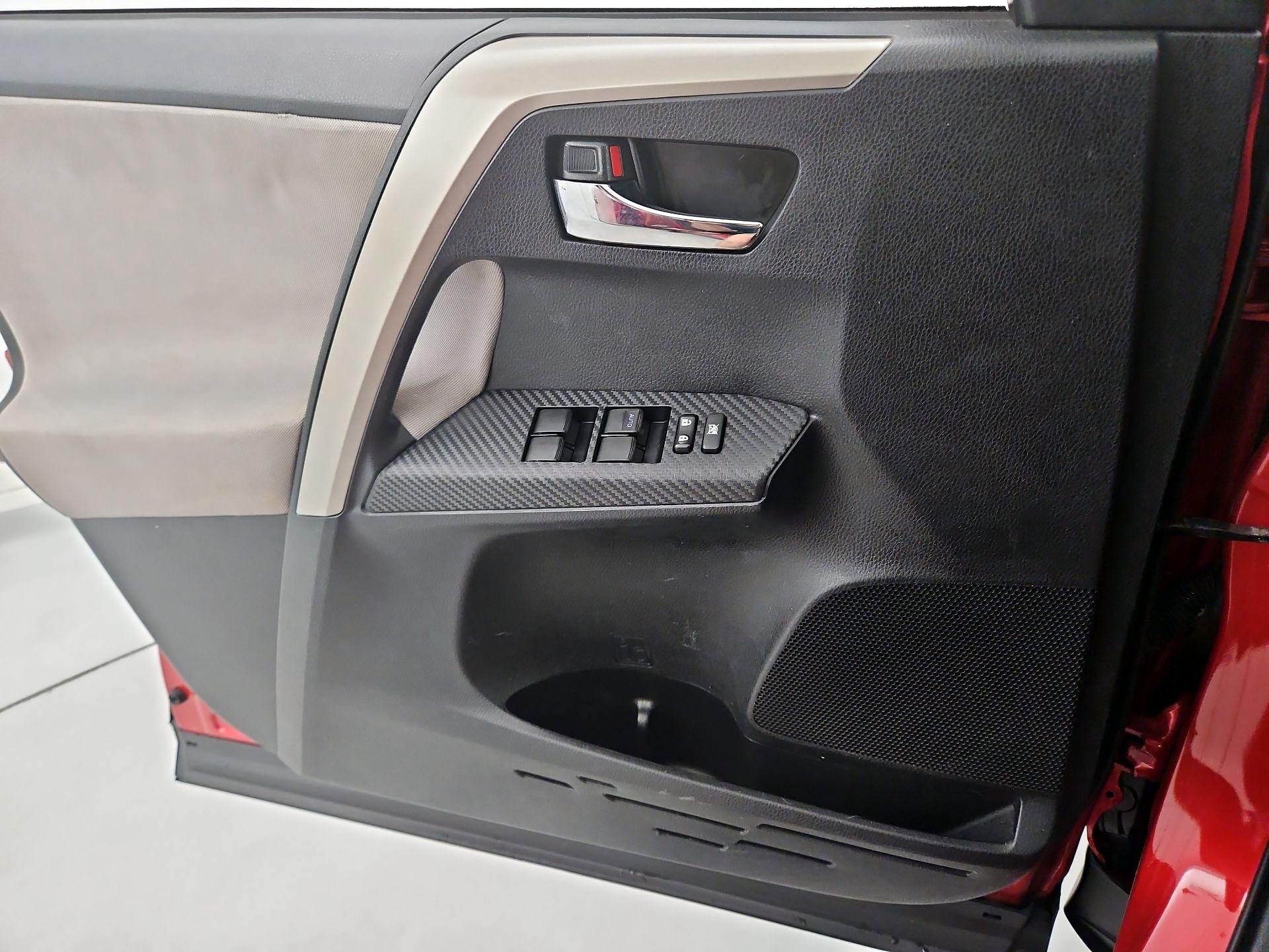 Thumbnail: 2015 Toyota RAV4 - 12