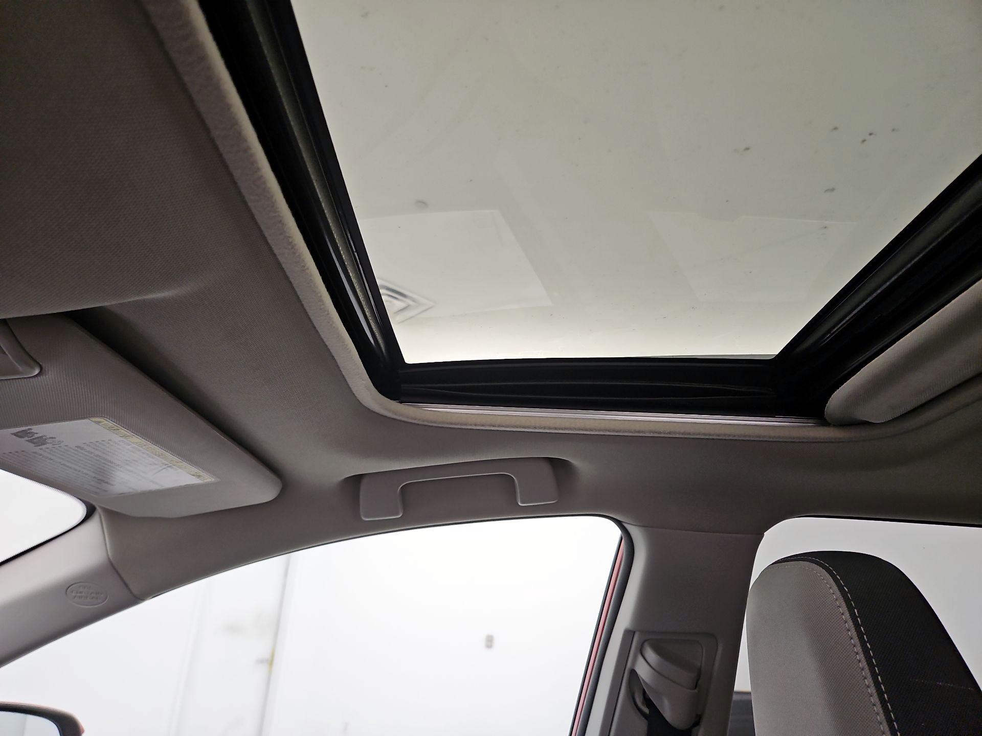 Thumbnail: 2015 Toyota RAV4 - 20
