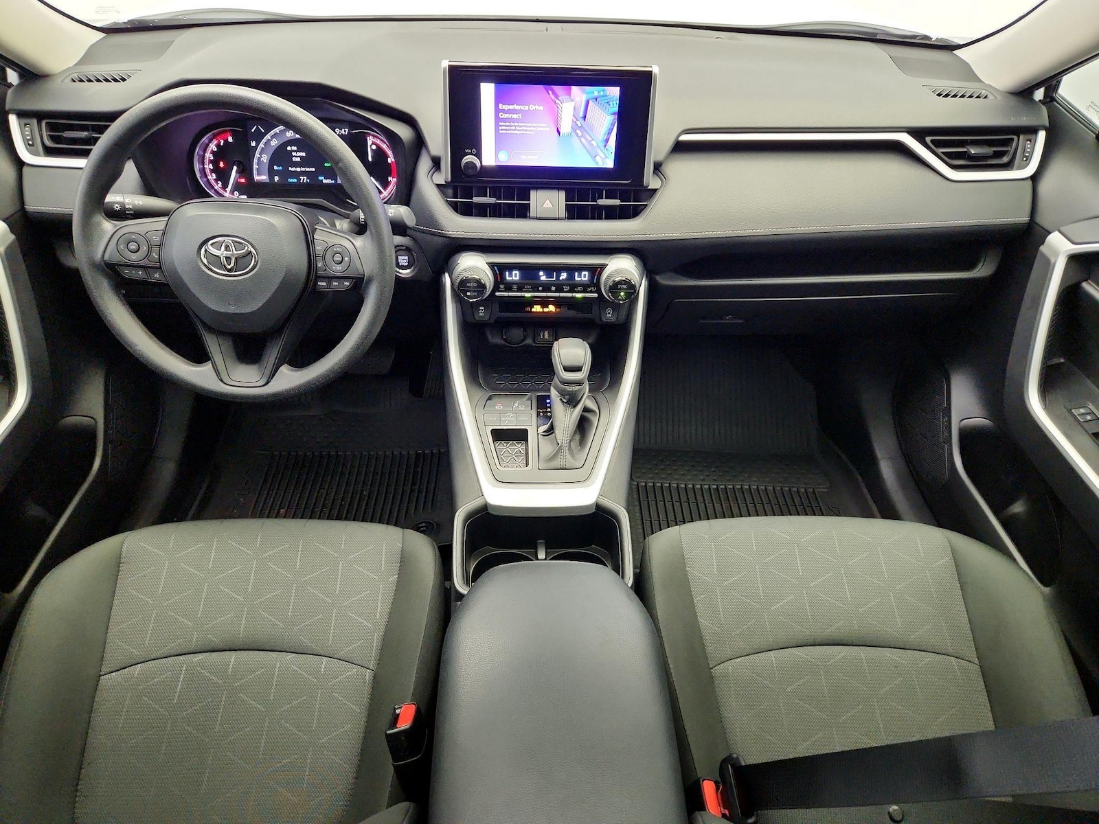 2025 Toyota RAV4 XLE - Photo 10