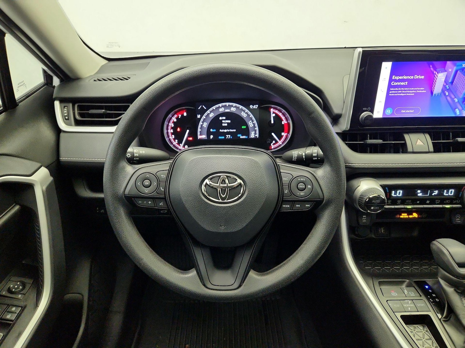 2025 Toyota RAV4 XLE - Photo 11