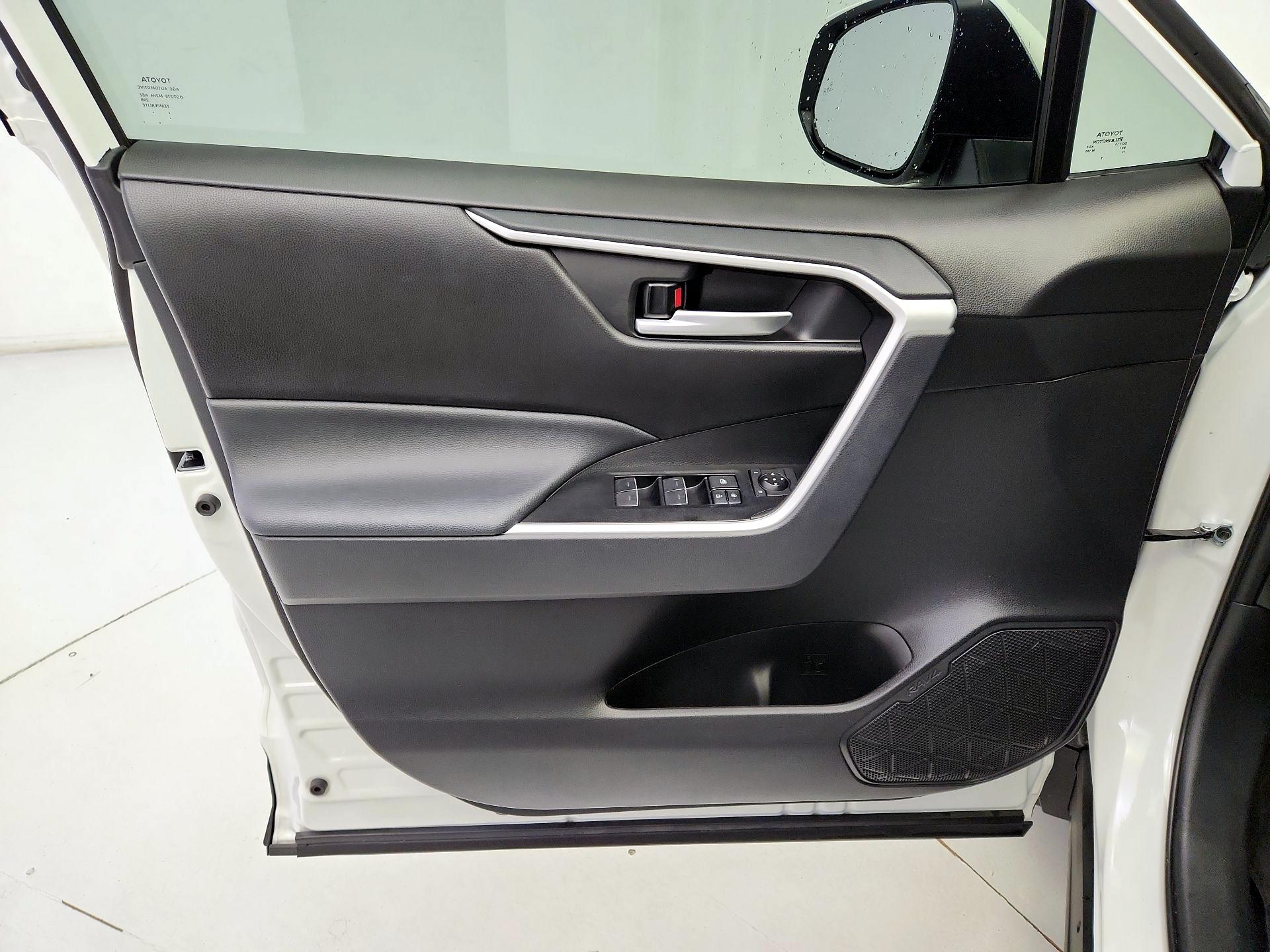 Thumbnail: 2025 Toyota RAV4 - 12