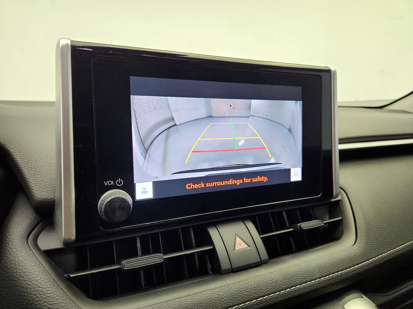 2025 Toyota RAV4 XLE - Photo 16