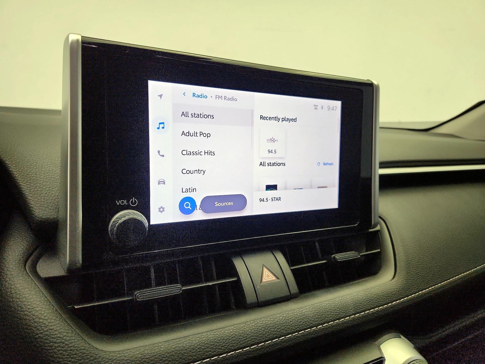 2025 Toyota RAV4 XLE - Photo 17