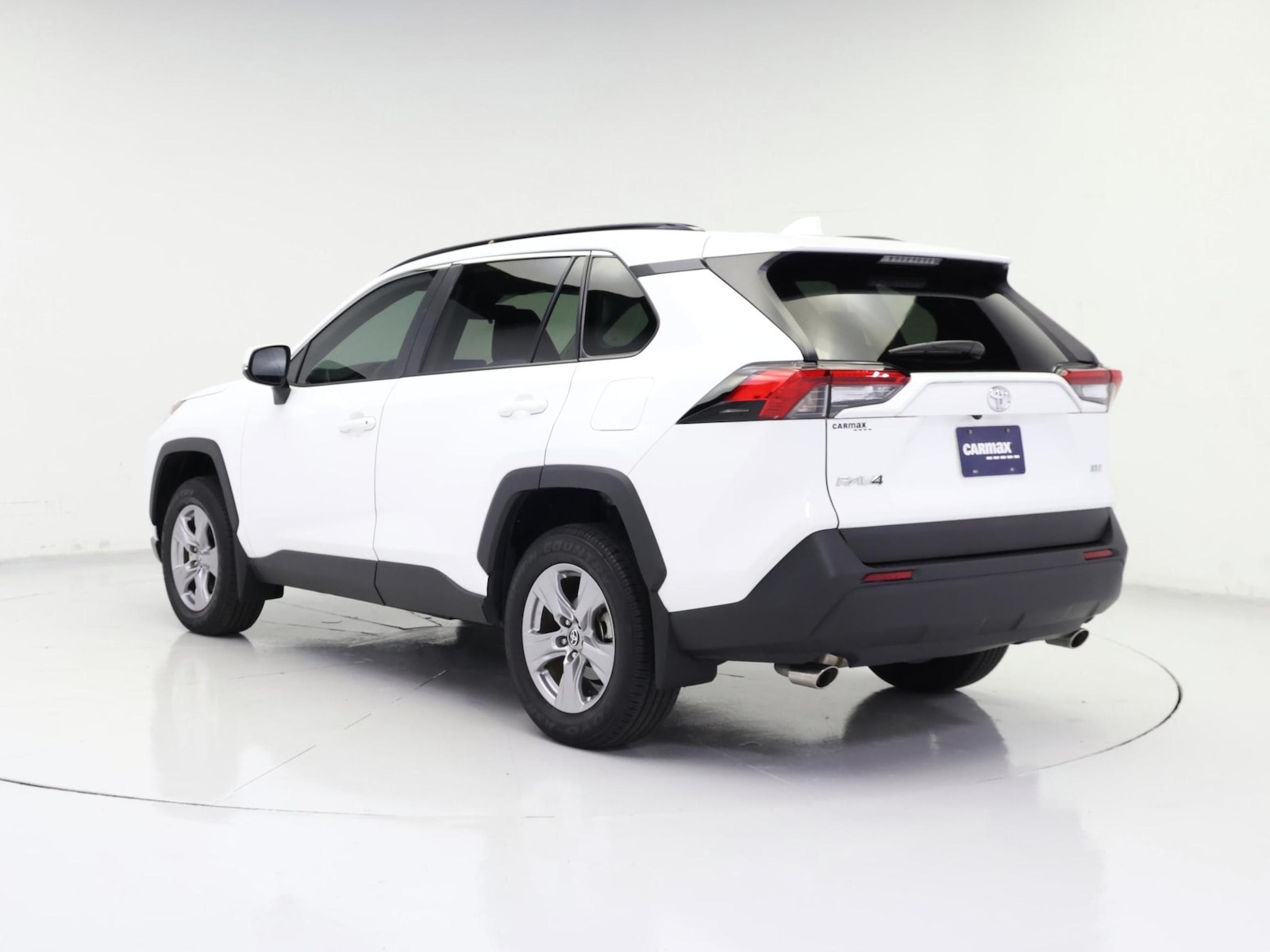 2025 Toyota RAV4 XLE - Photo 3