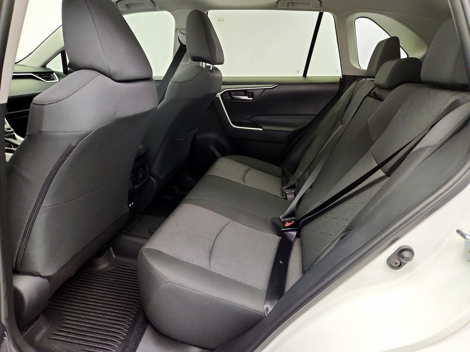2025 Toyota RAV4 XLE - Photo 22