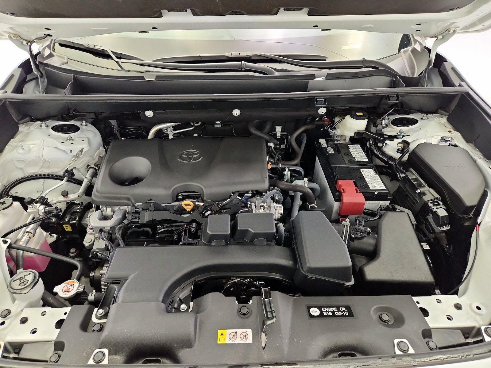 2025 Toyota RAV4 XLE - Photo 24
