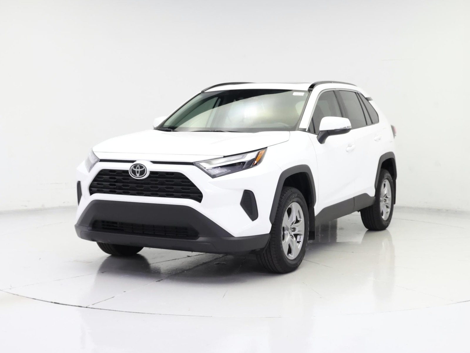 2025 Toyota RAV4 XLE - Photo 5