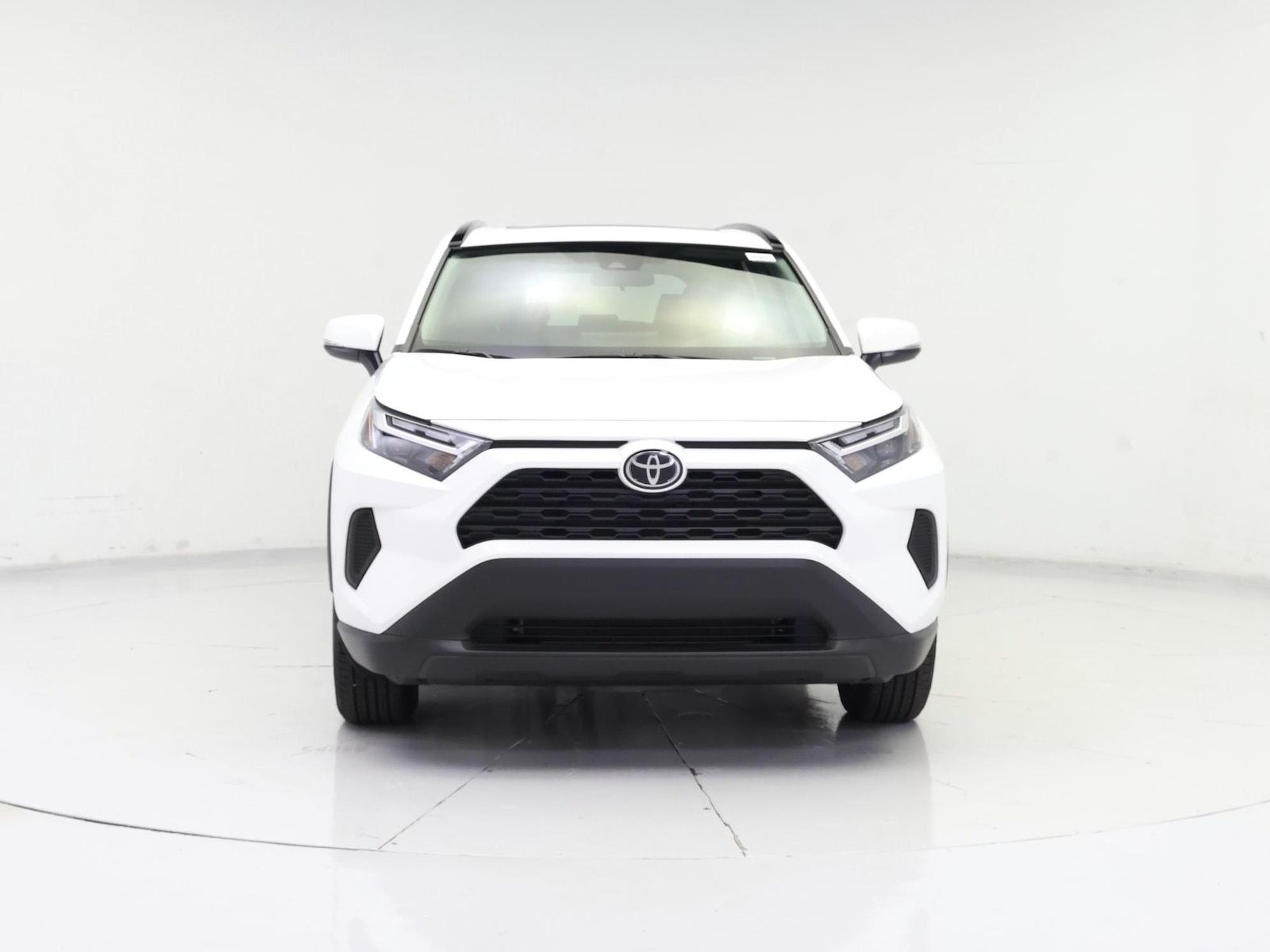 2025 Toyota RAV4 XLE - Photo 6