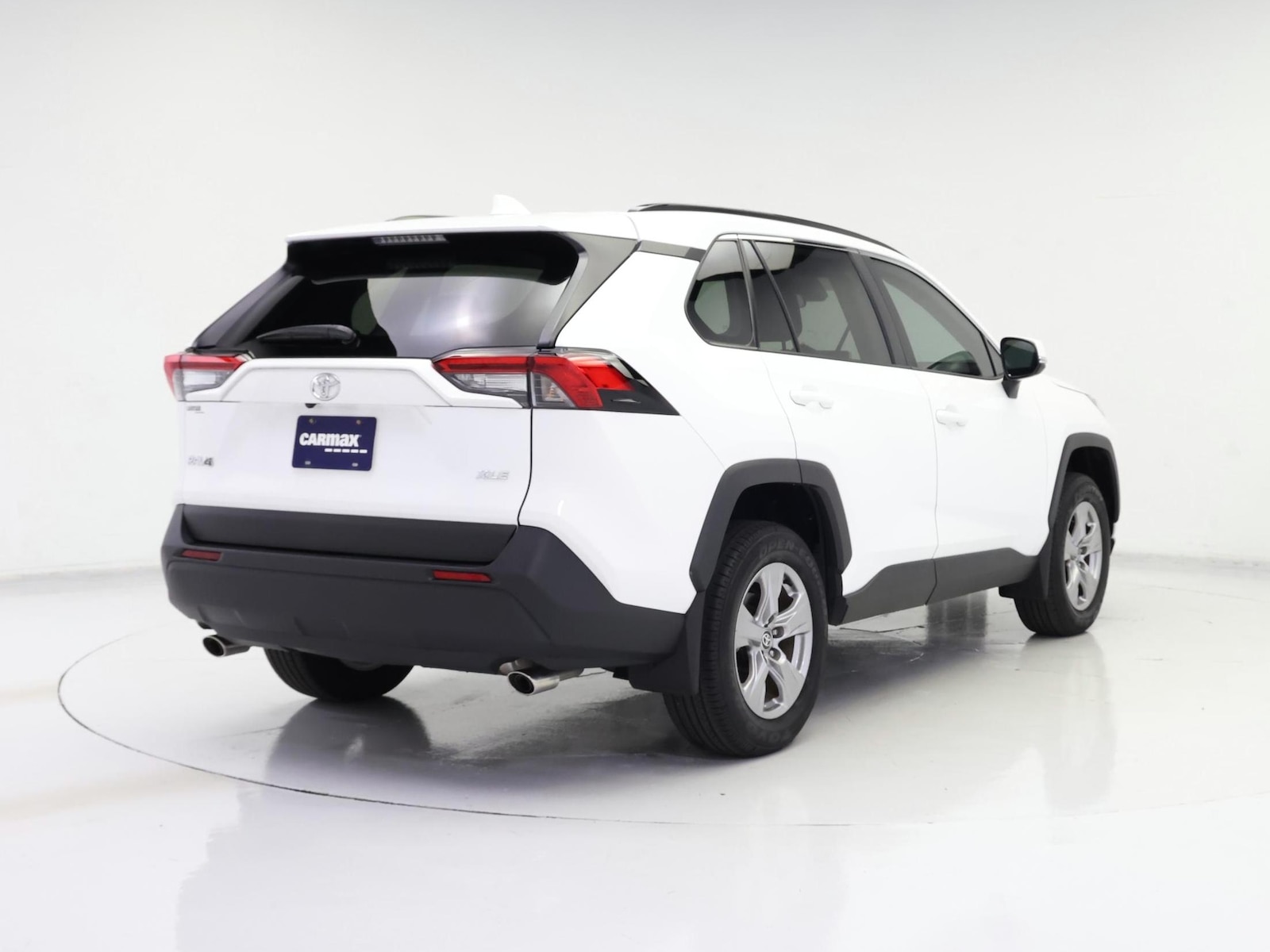 2025 Toyota RAV4 XLE - Photo 9